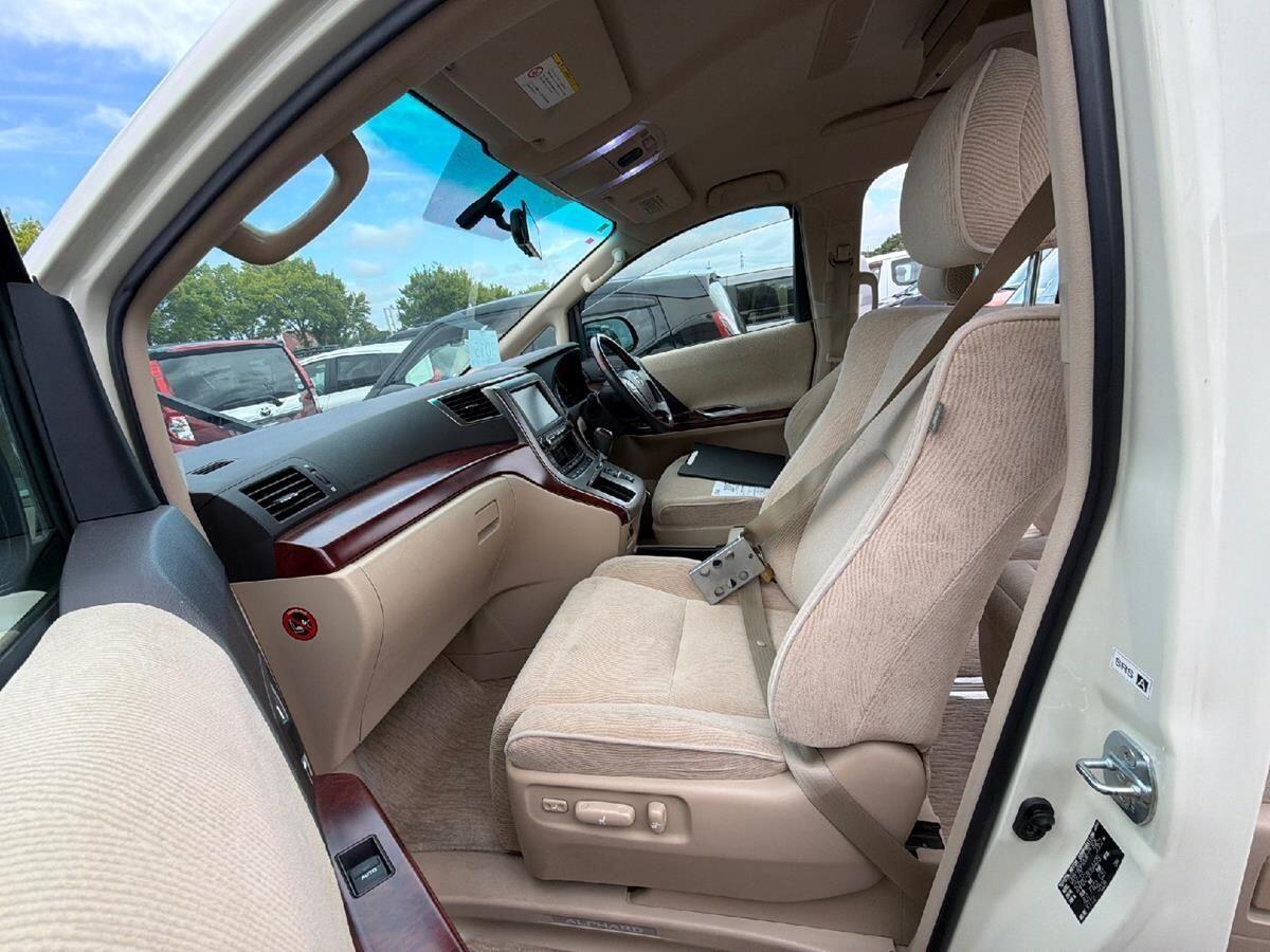 Toyota Alphard view 2