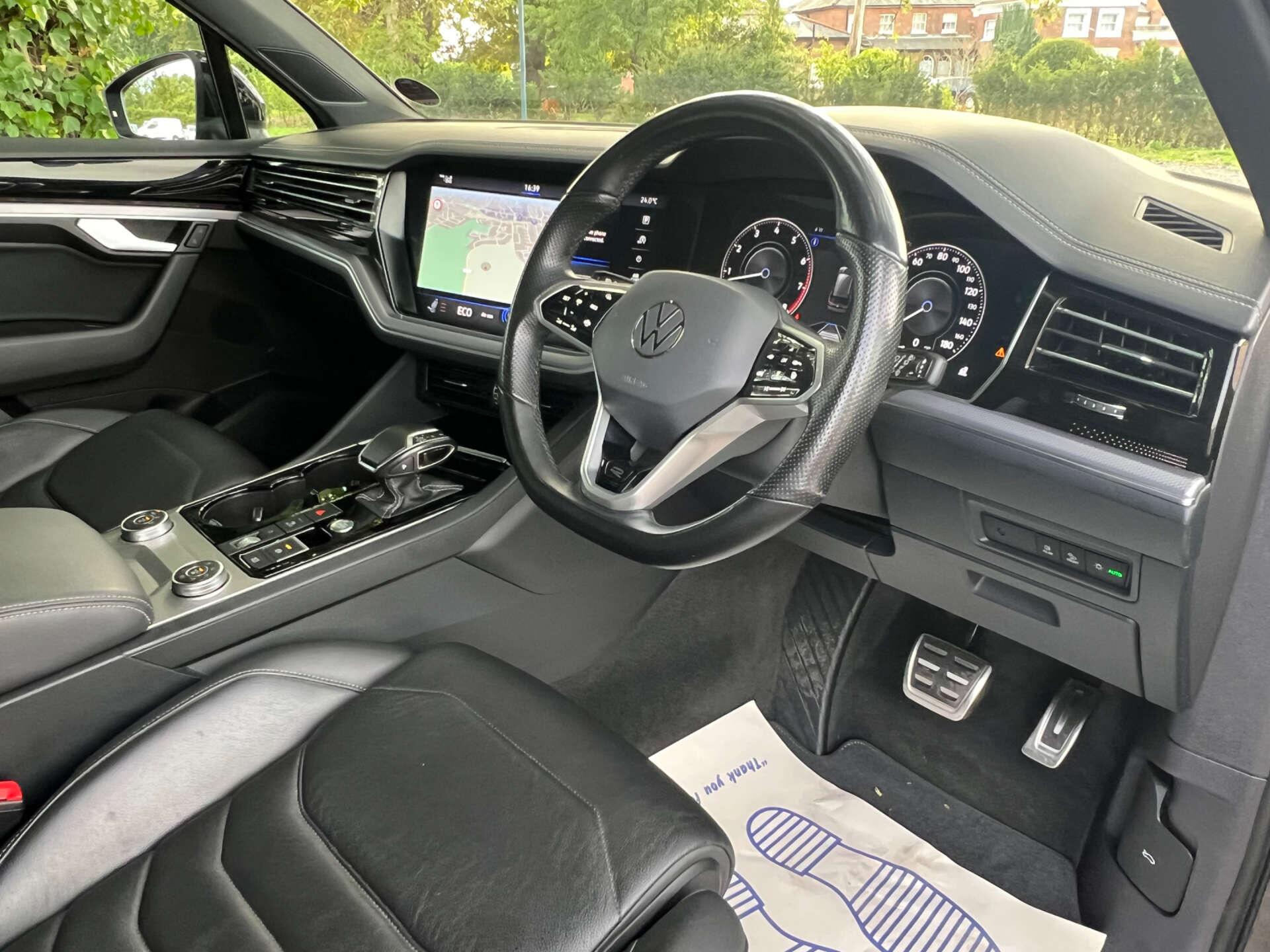 Volkswagen Touareg view 29