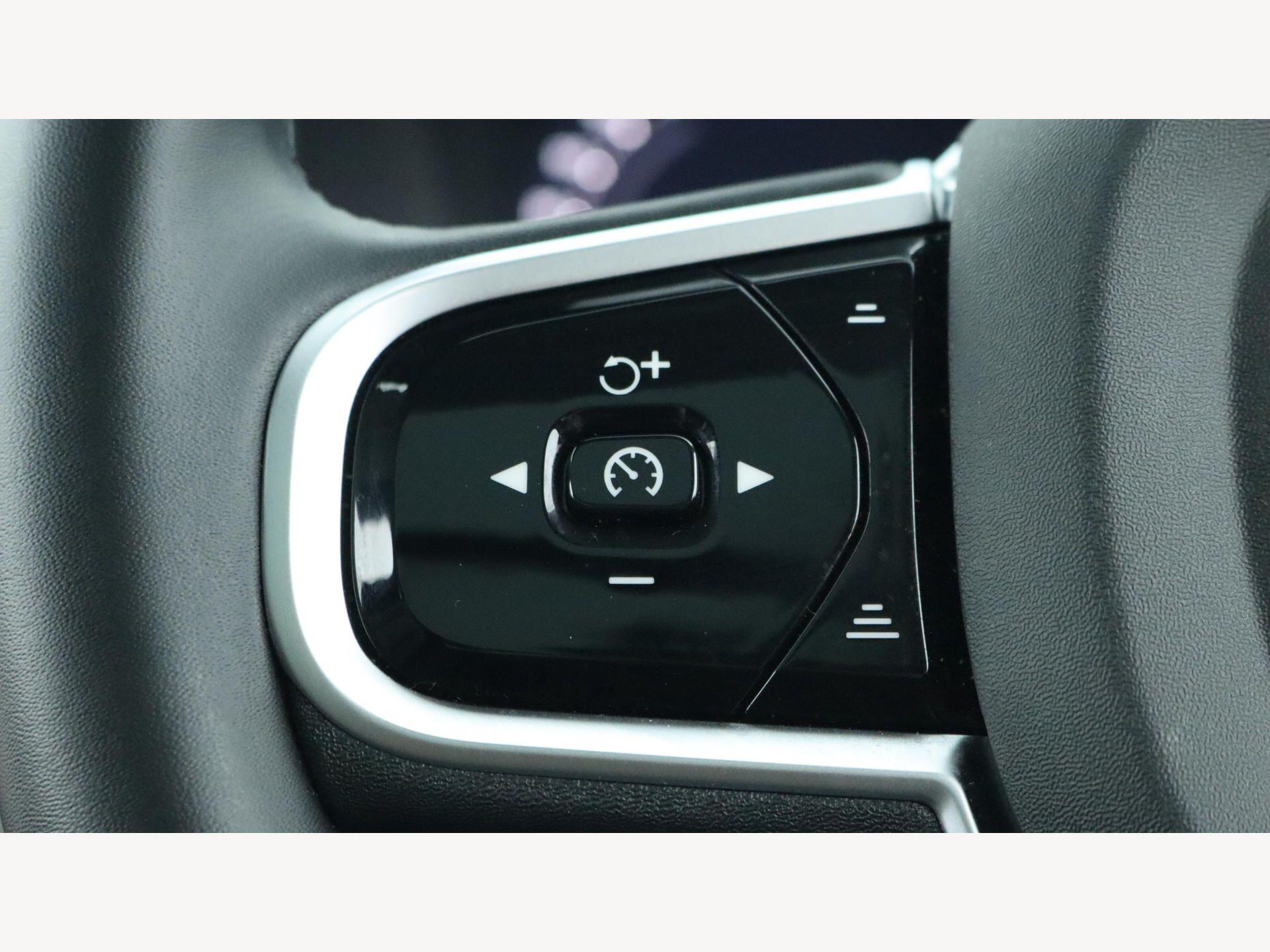 Volvo XC90 view 22