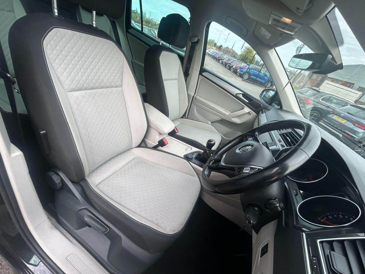 Volkswagen Tiguan view 12
