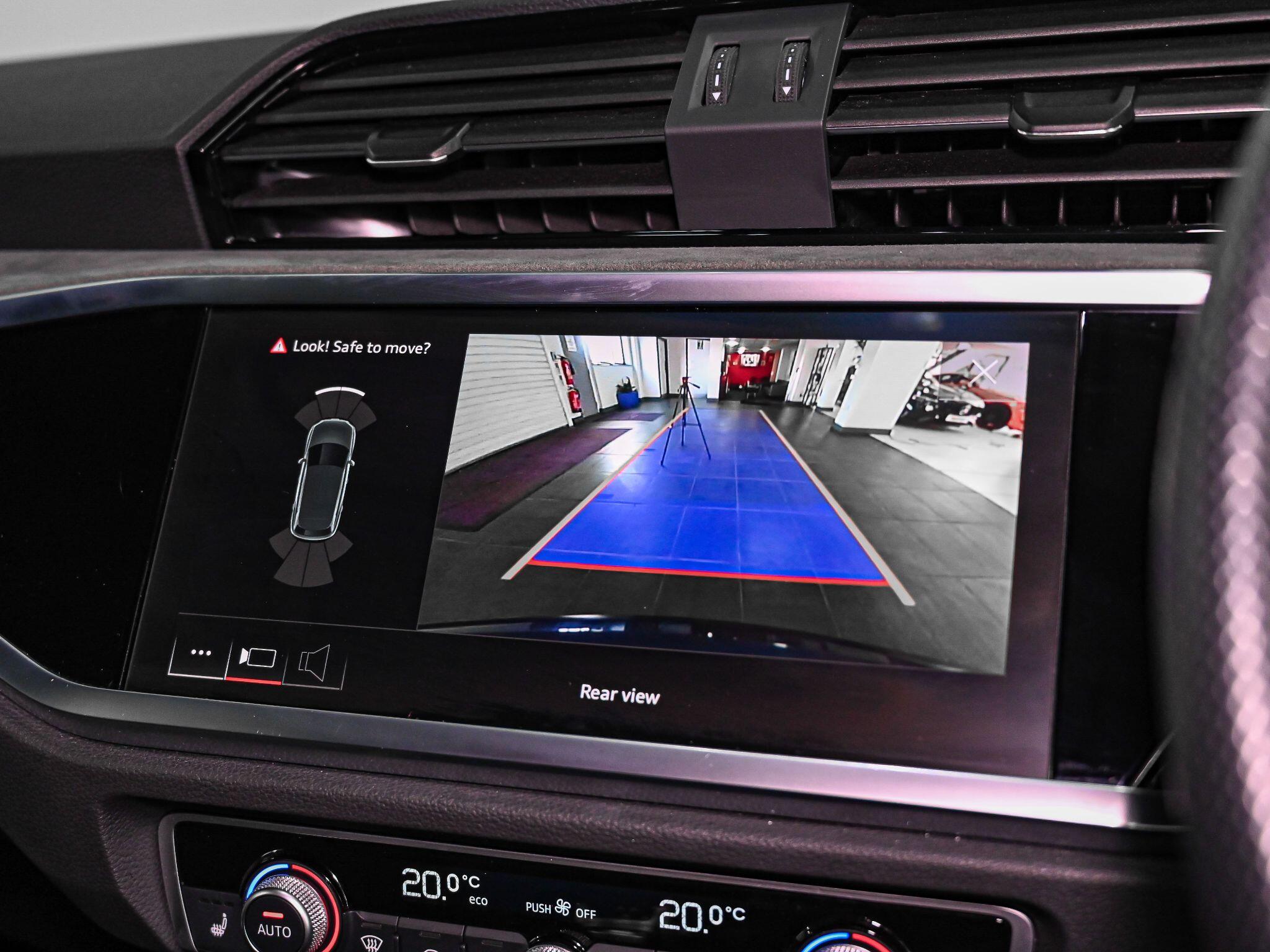 Audi Q3 view 9