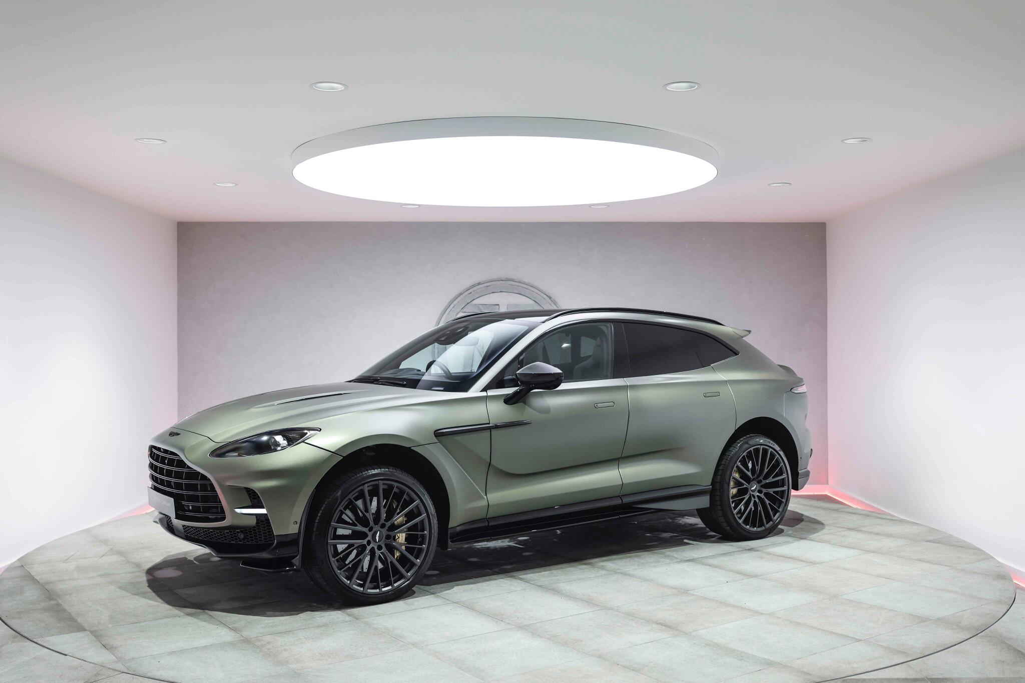 Aston Martin DBX view 27