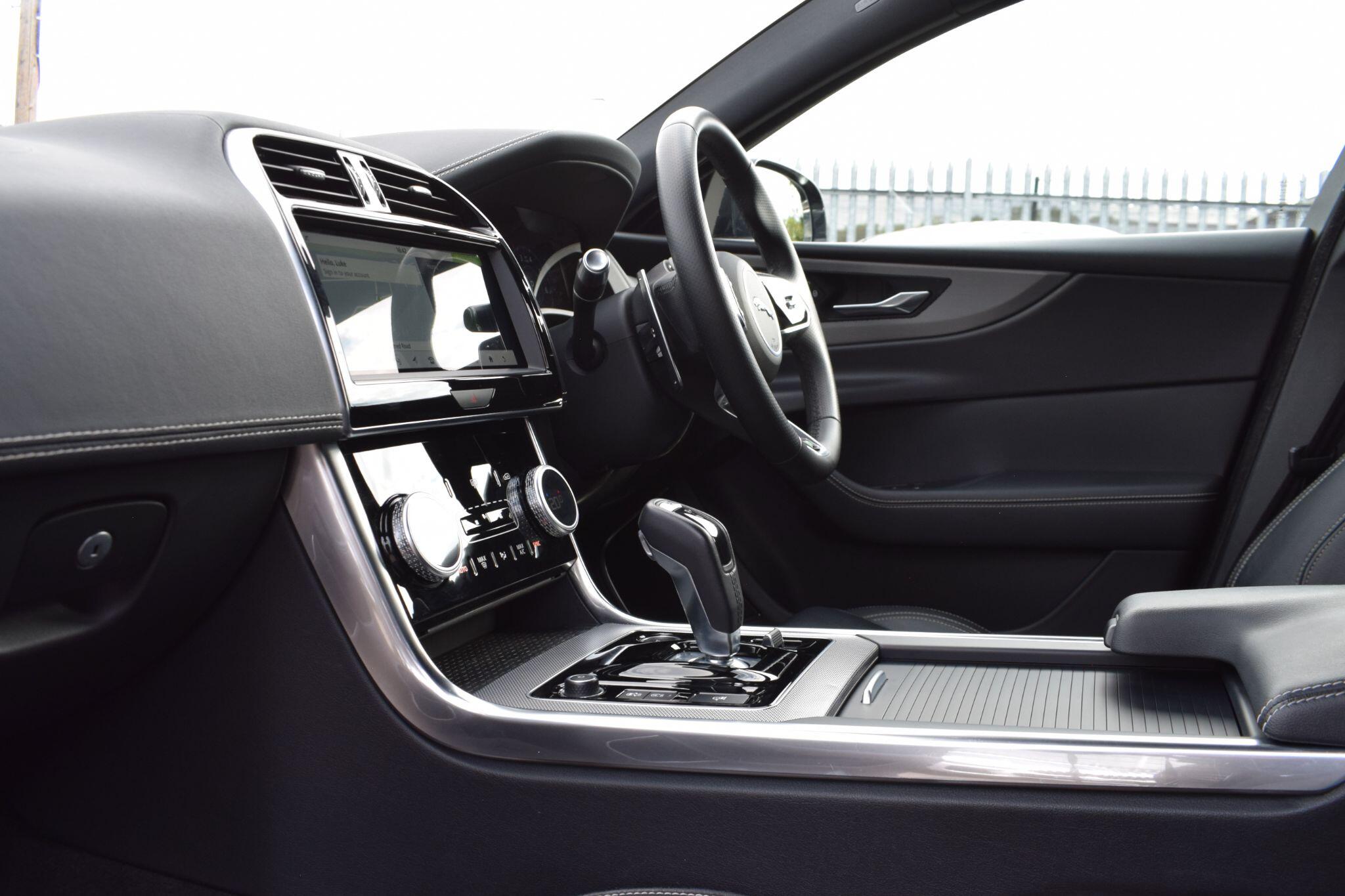 Jaguar Xe view 13