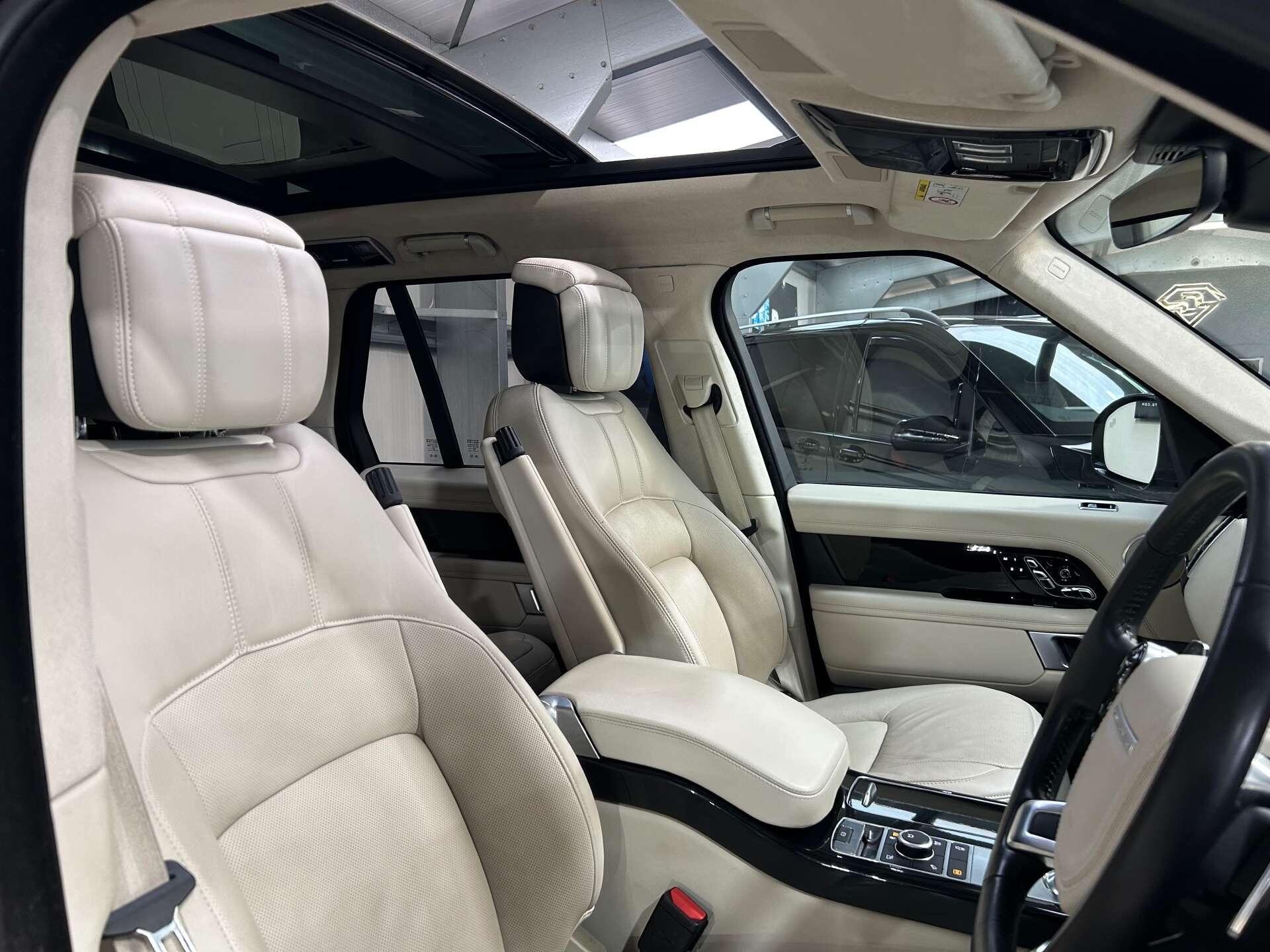 Land Rover Range Rover view 2