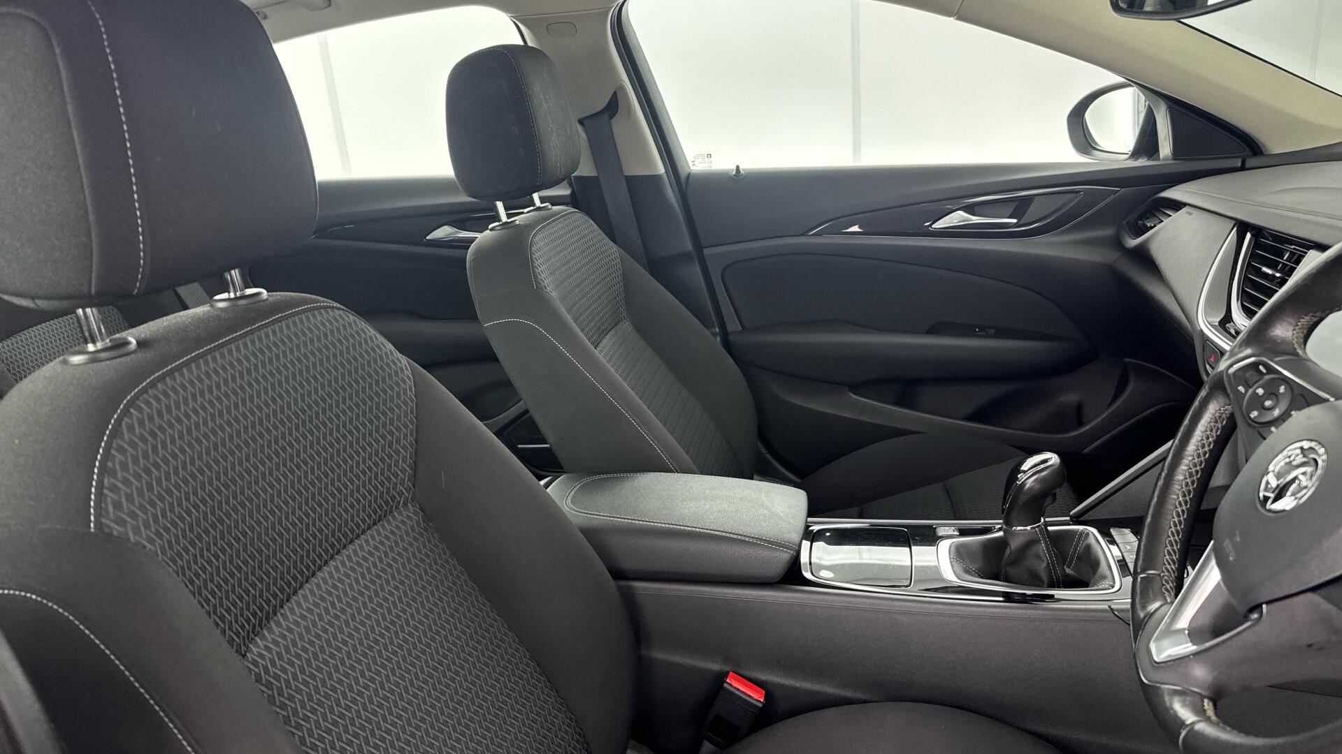 Vauxhall Insignia view 16