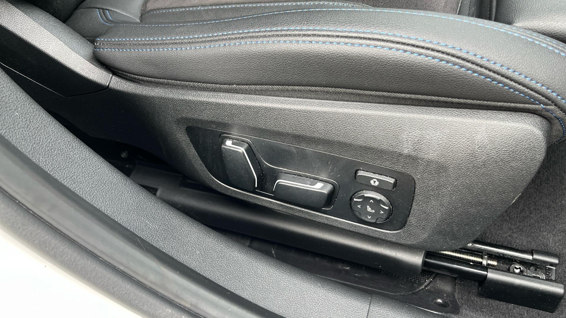 BMW 3 Series view 45