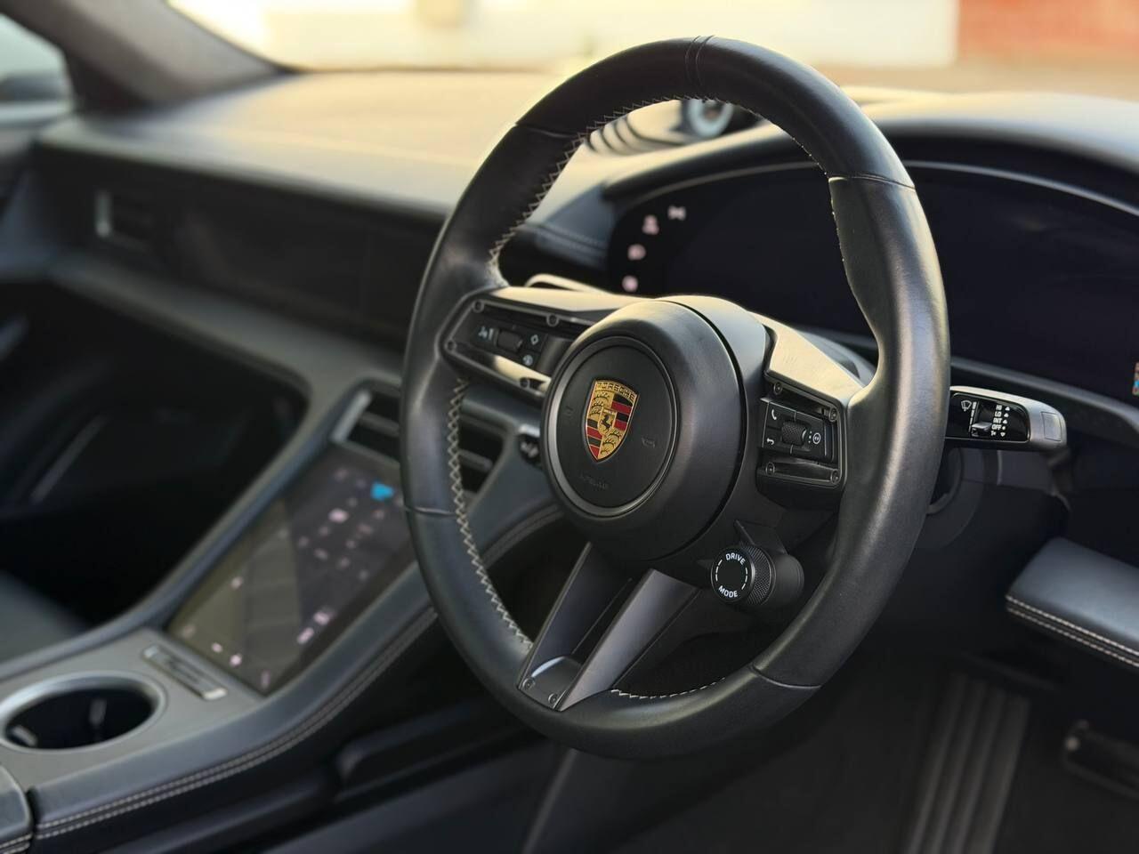 Porsche Taycan view 10