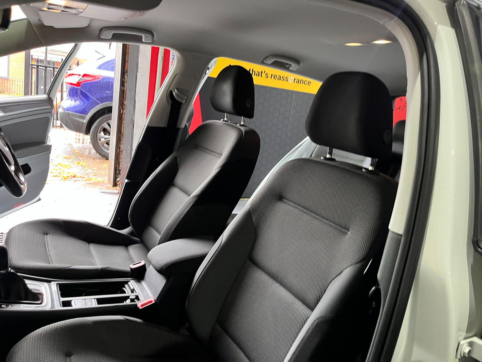 Volkswagen Golf view 38
