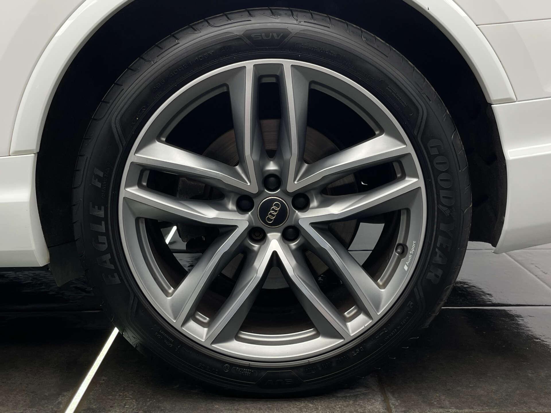 Audi Q7 view 43