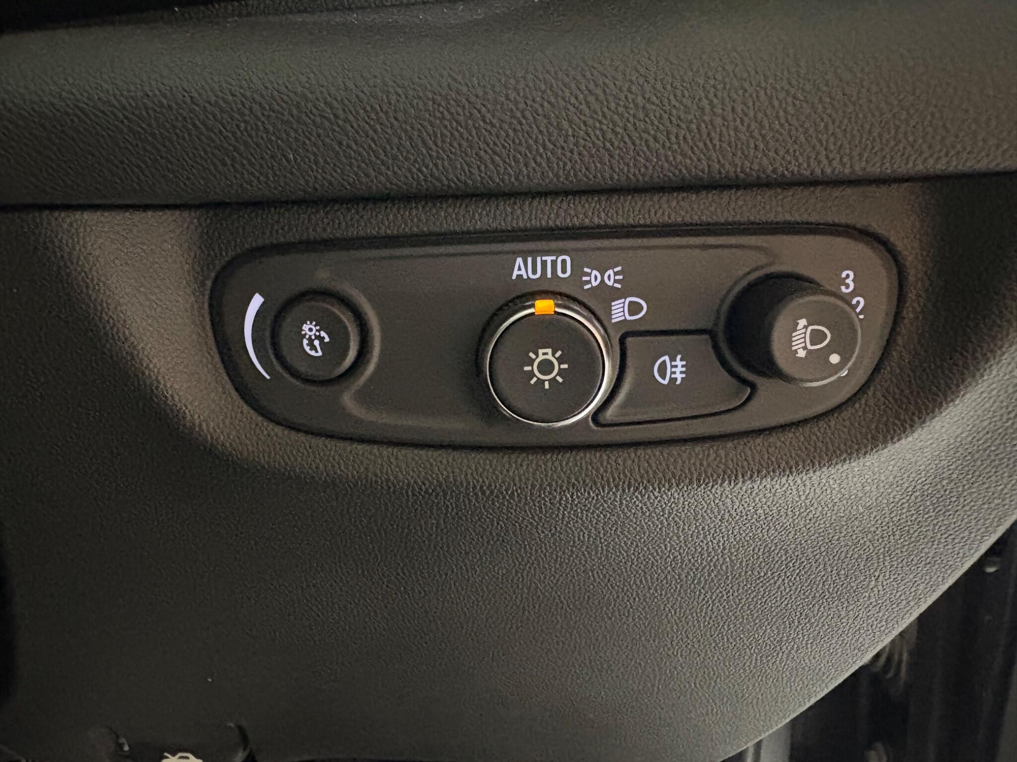 Vauxhall Insignia view 17