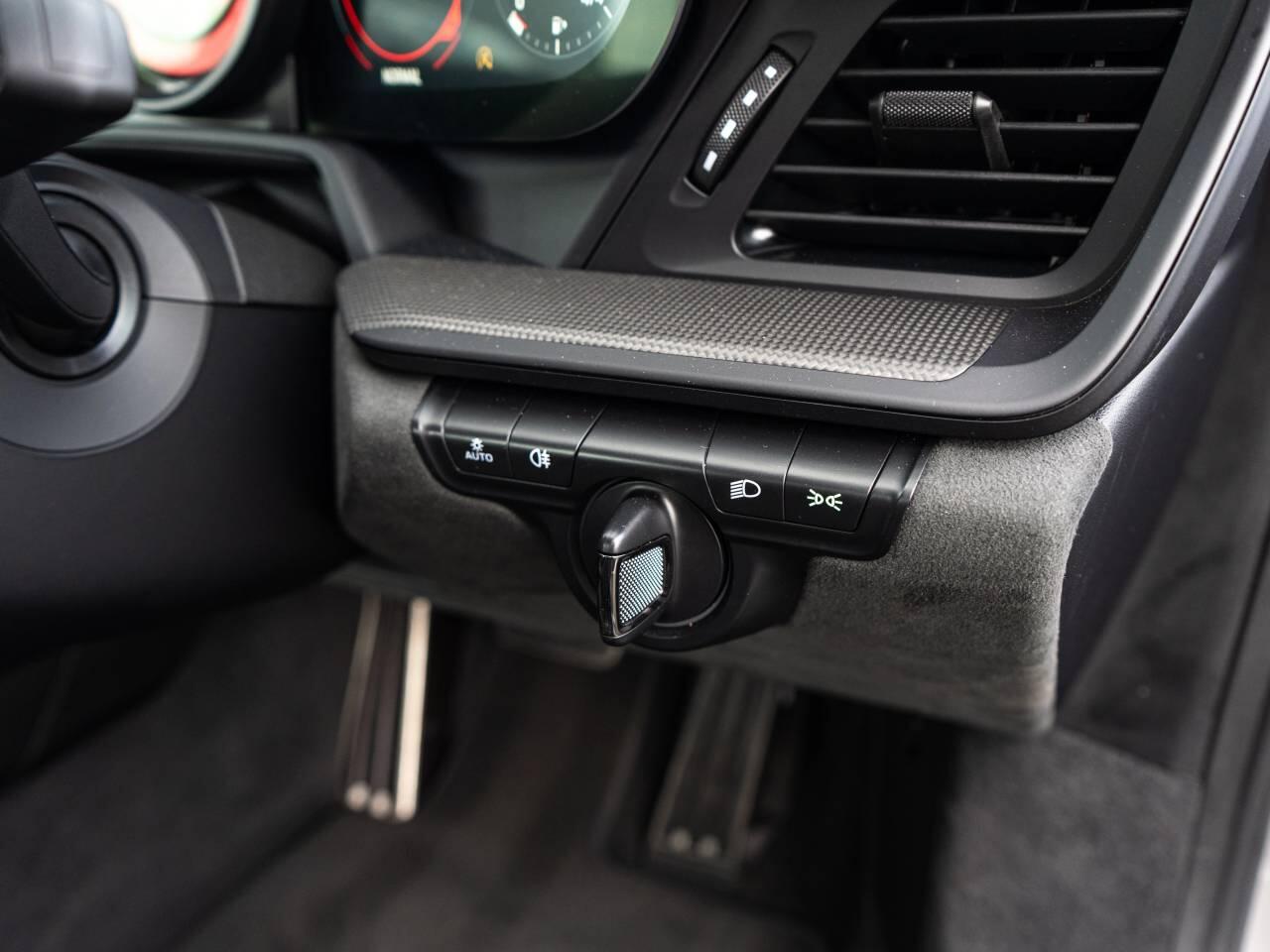 Porsche 911 view 24