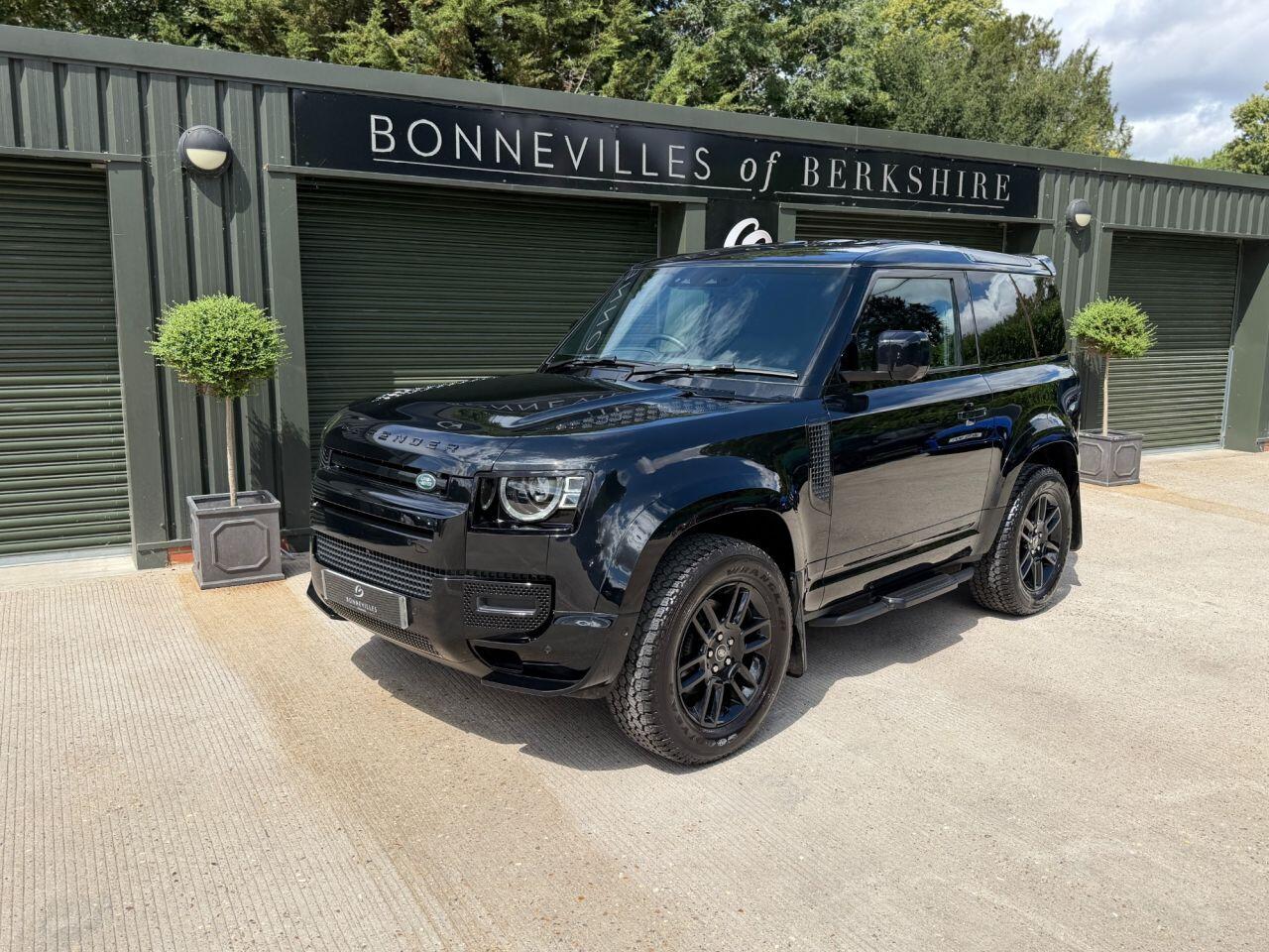 Land Rover Defender 90 view 12
