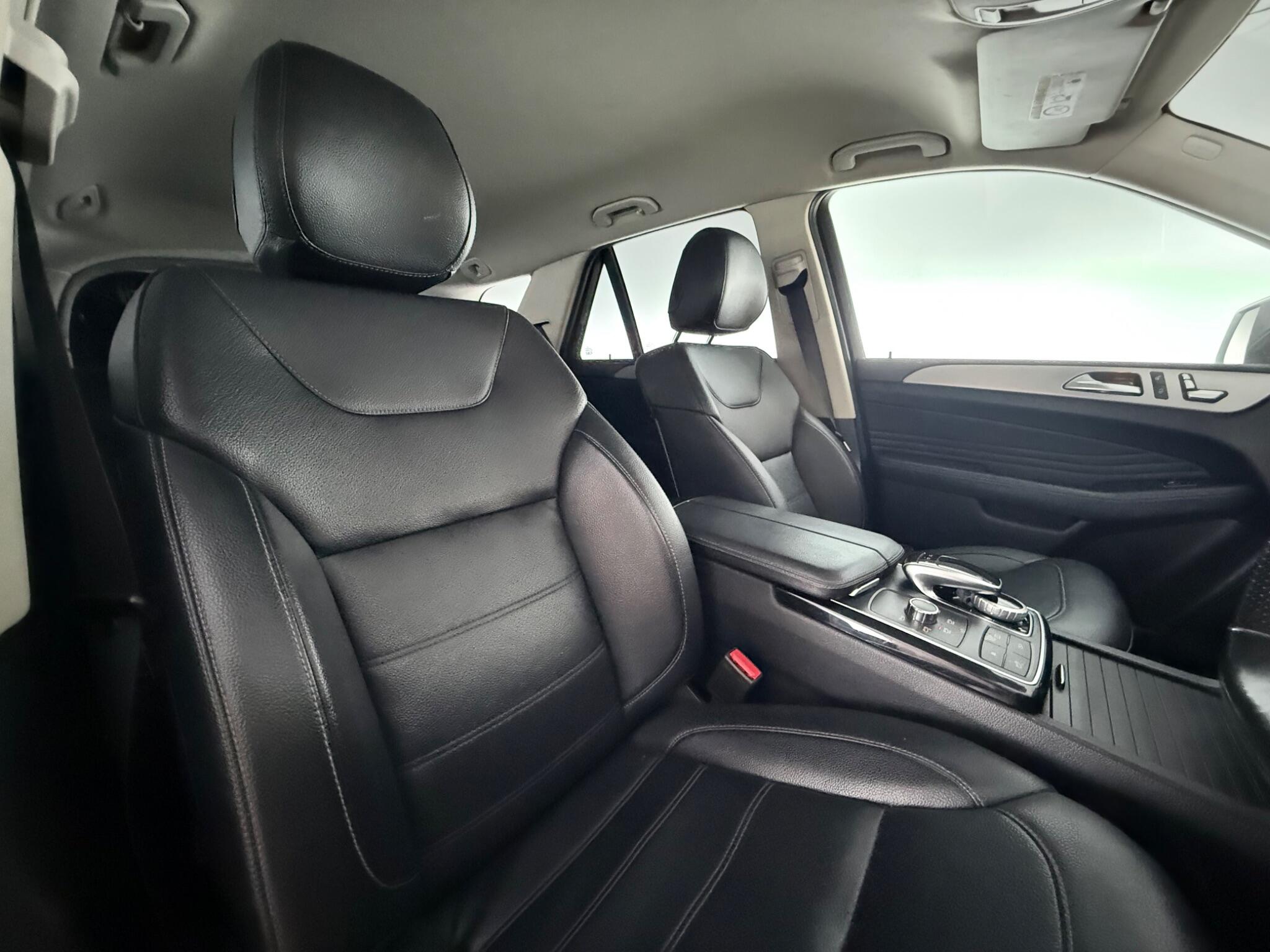 Mercedes-Benz GLE view 28