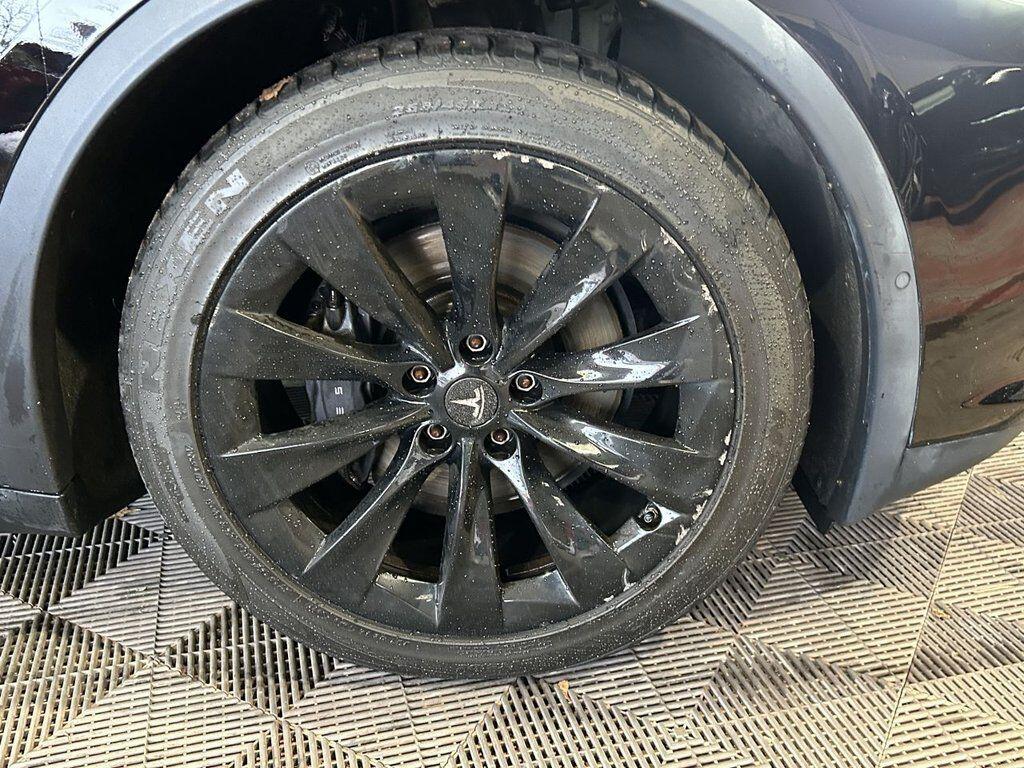 Tesla Model X view 26
