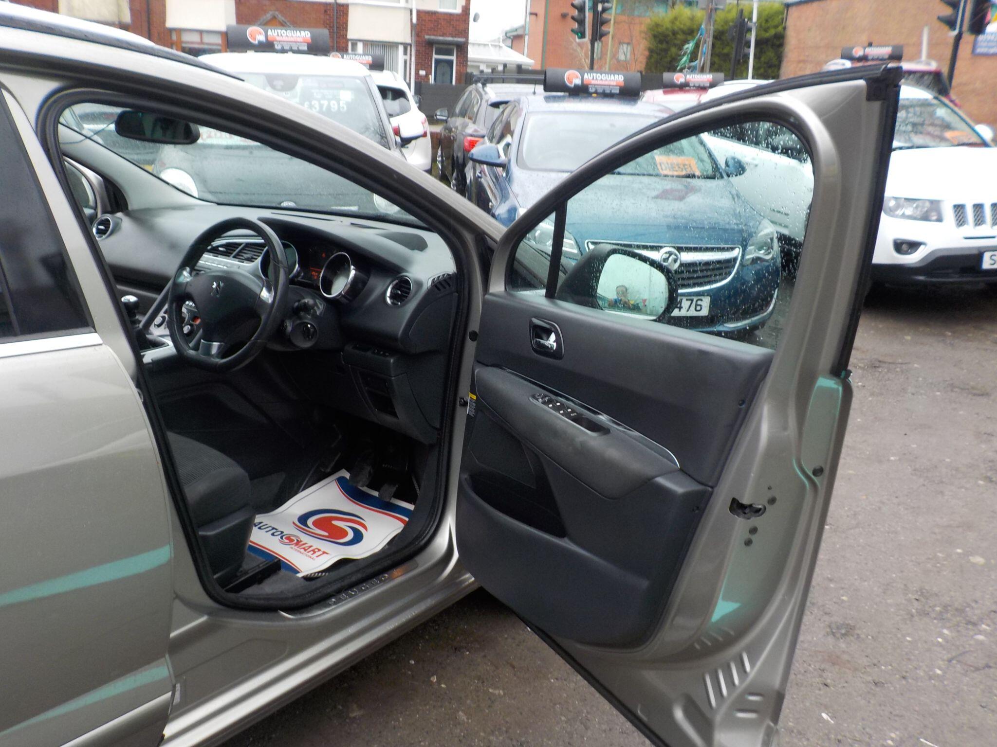 Peugeot 5008 1.6 HDi Allure Euro 5 5dr