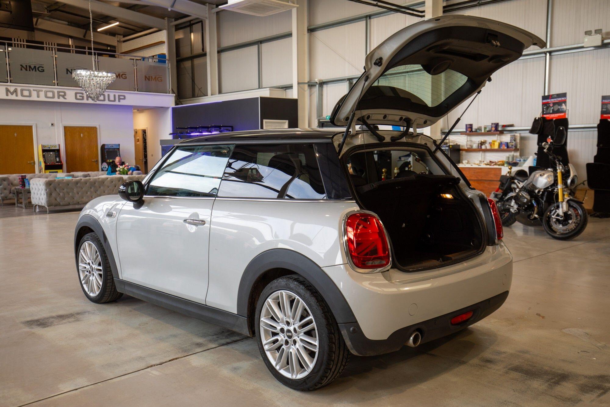 Mini Hatch view 27
