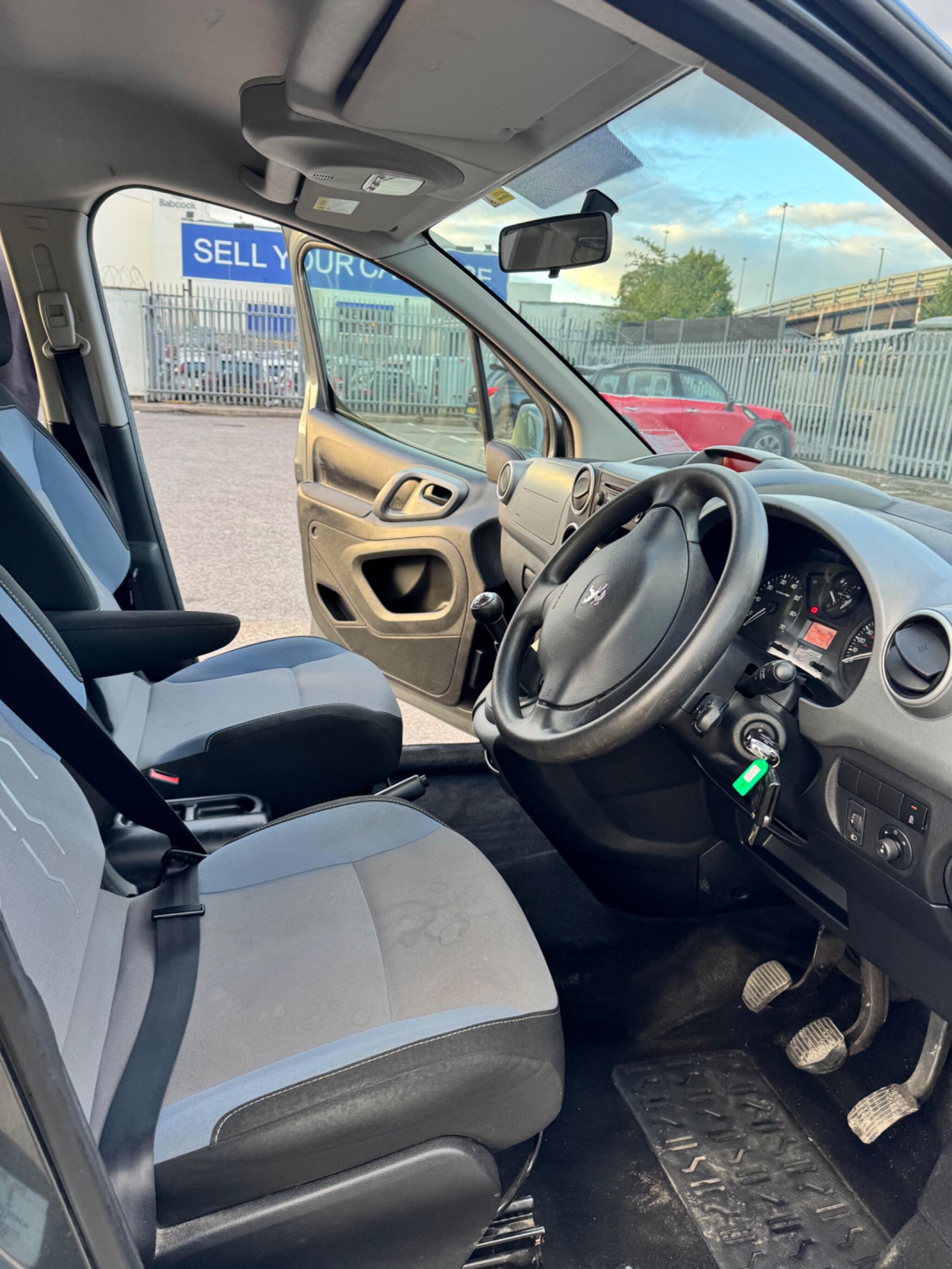 Peugeot Partner Tepee view 25