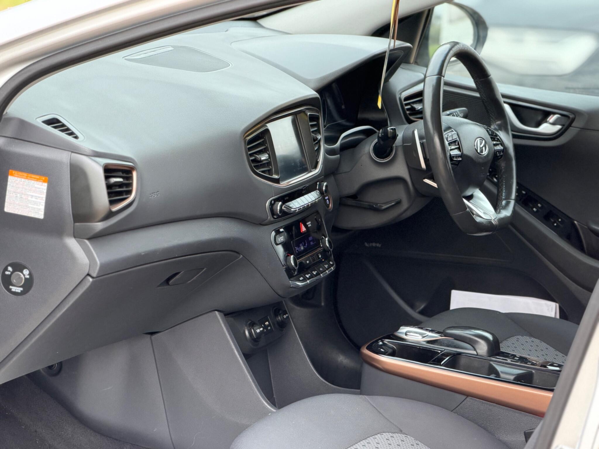 2018 Hyundai IONIQ 28kWh Premium Auto 5dr image 15