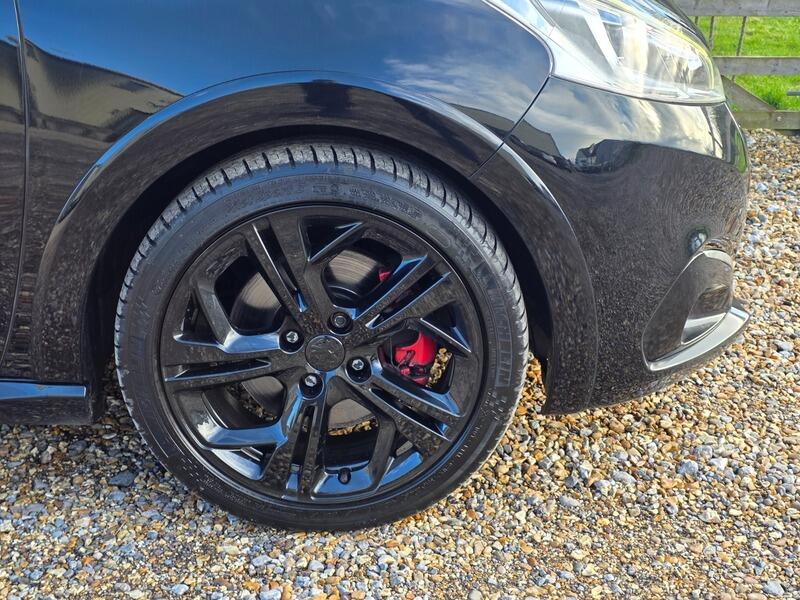 2016 Peugeot 208 image 3