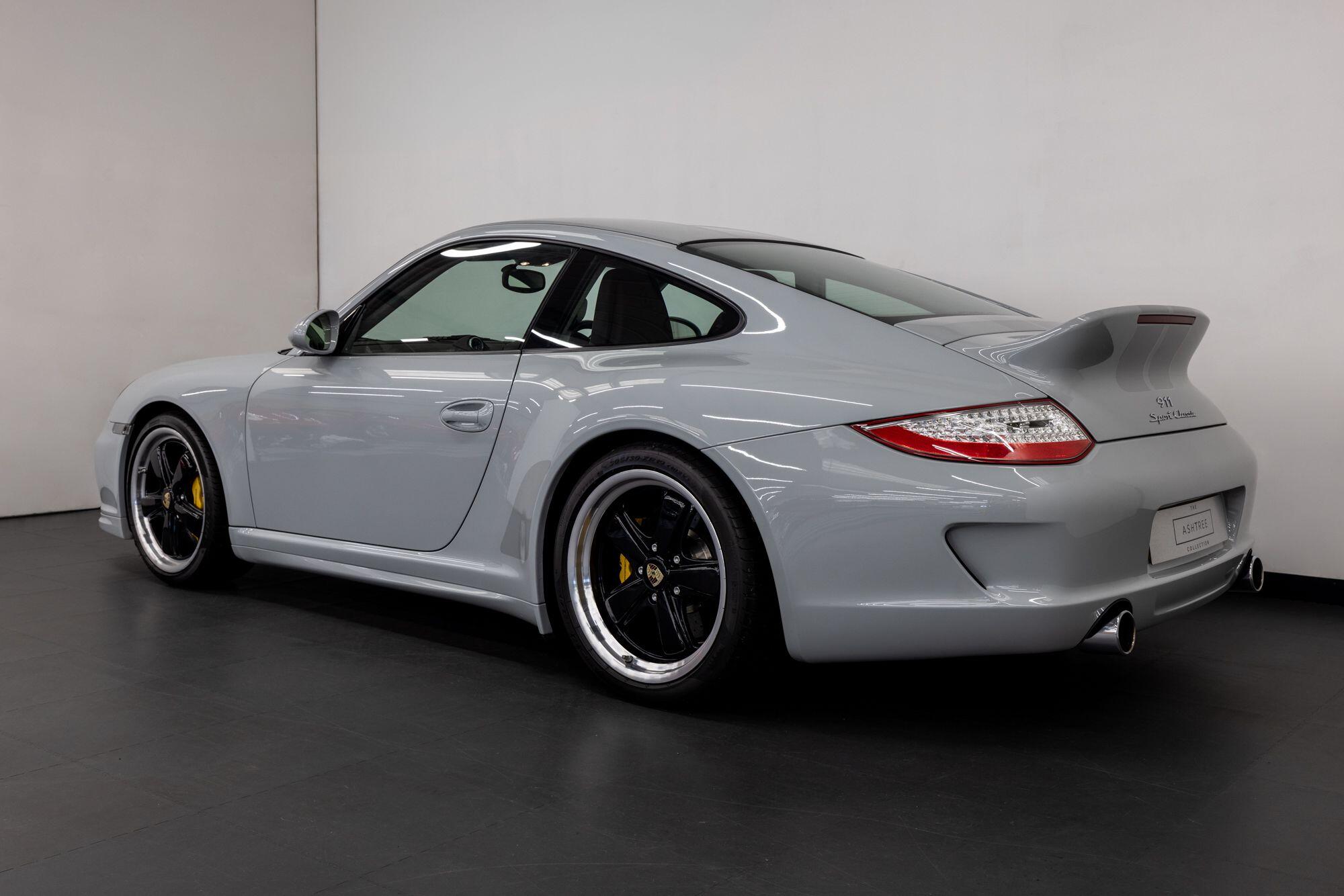 Porsche 911 view 5