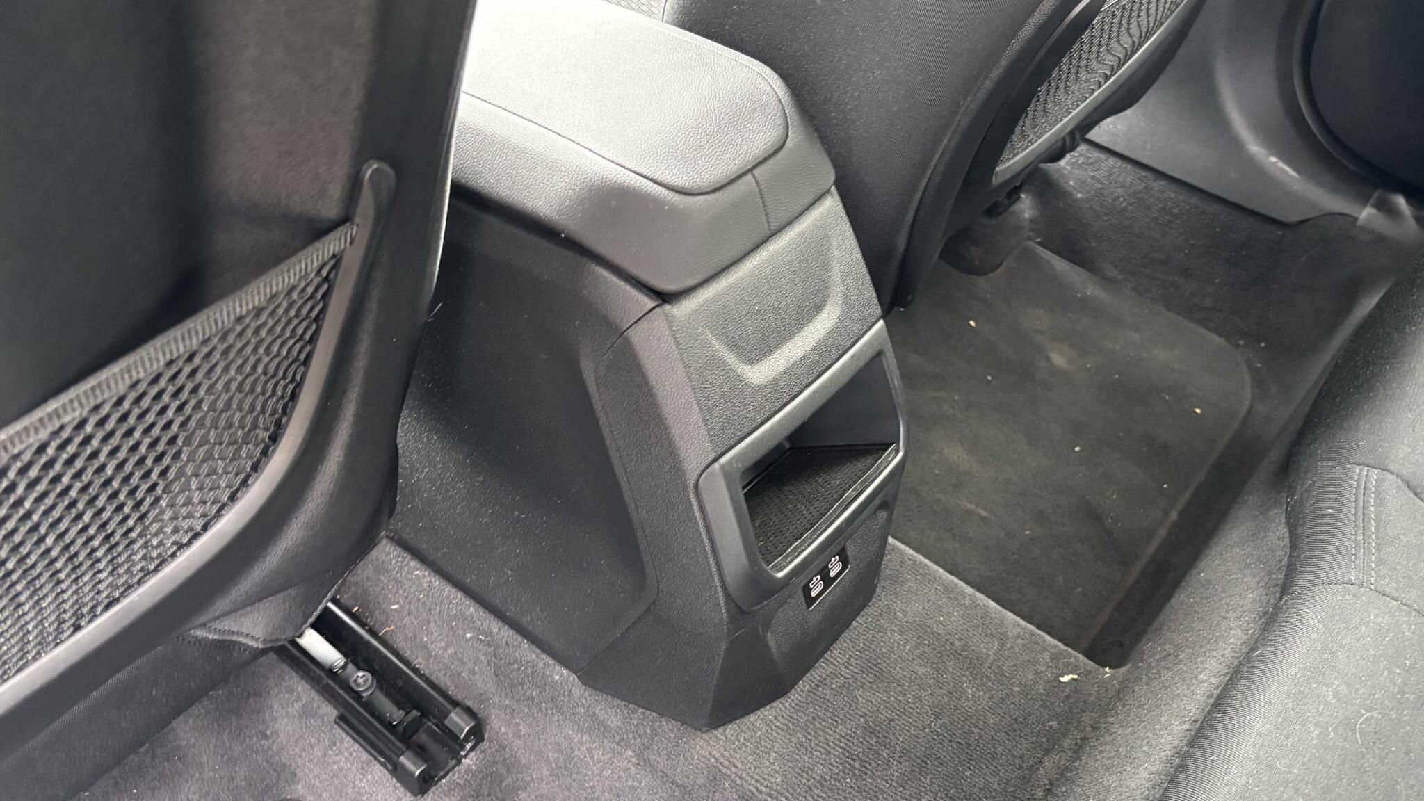 BMW 1 Series view 30