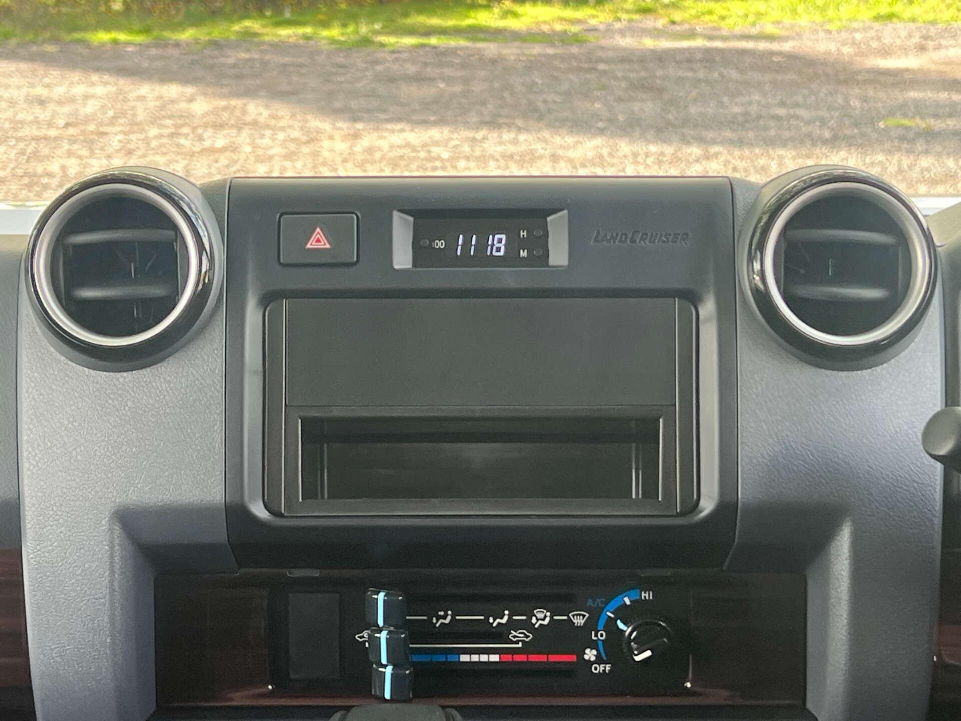 Toyota Land Cruiser view 44