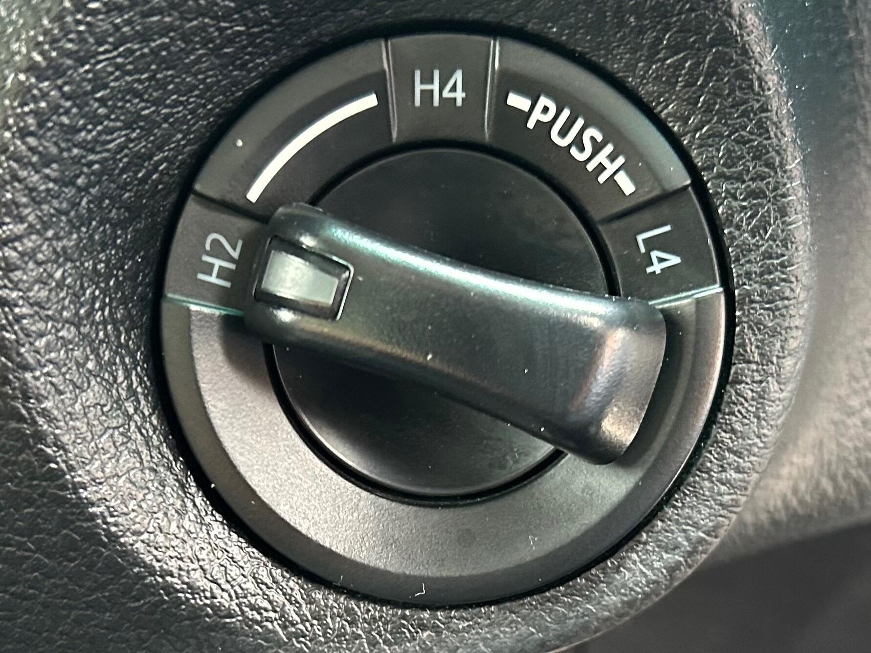 Toyota Hilux view 41