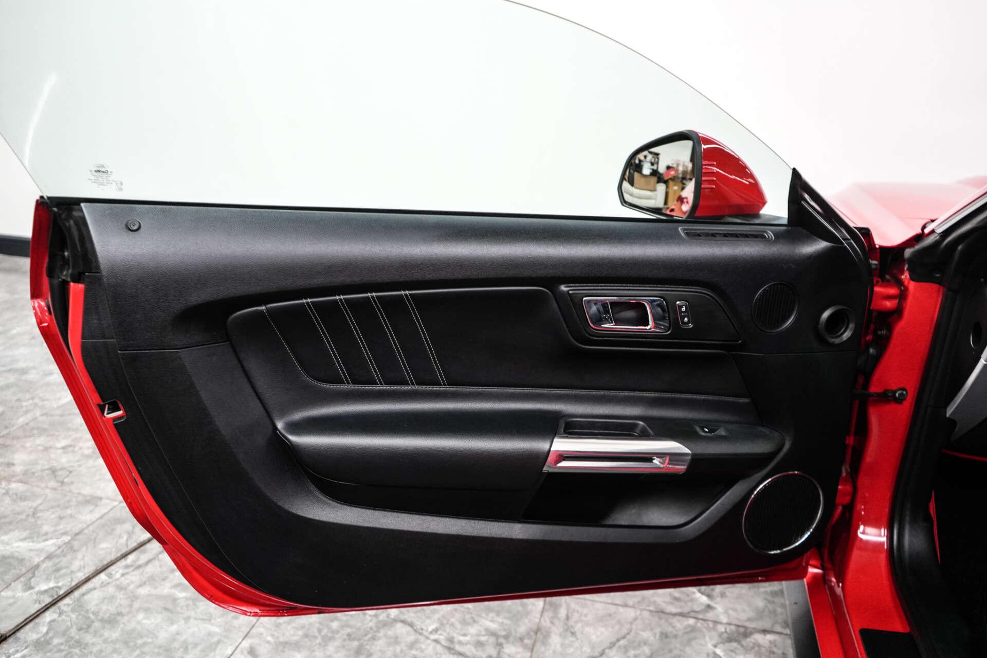 Ford Mustang view 17
