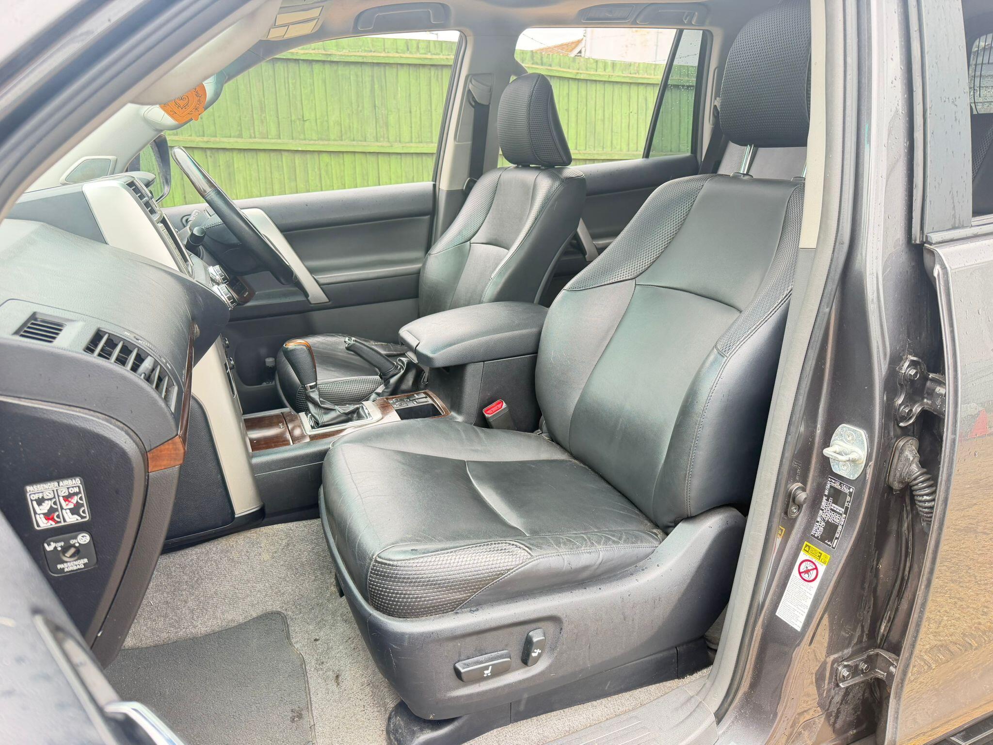 Toyota Land Cruiser view 19