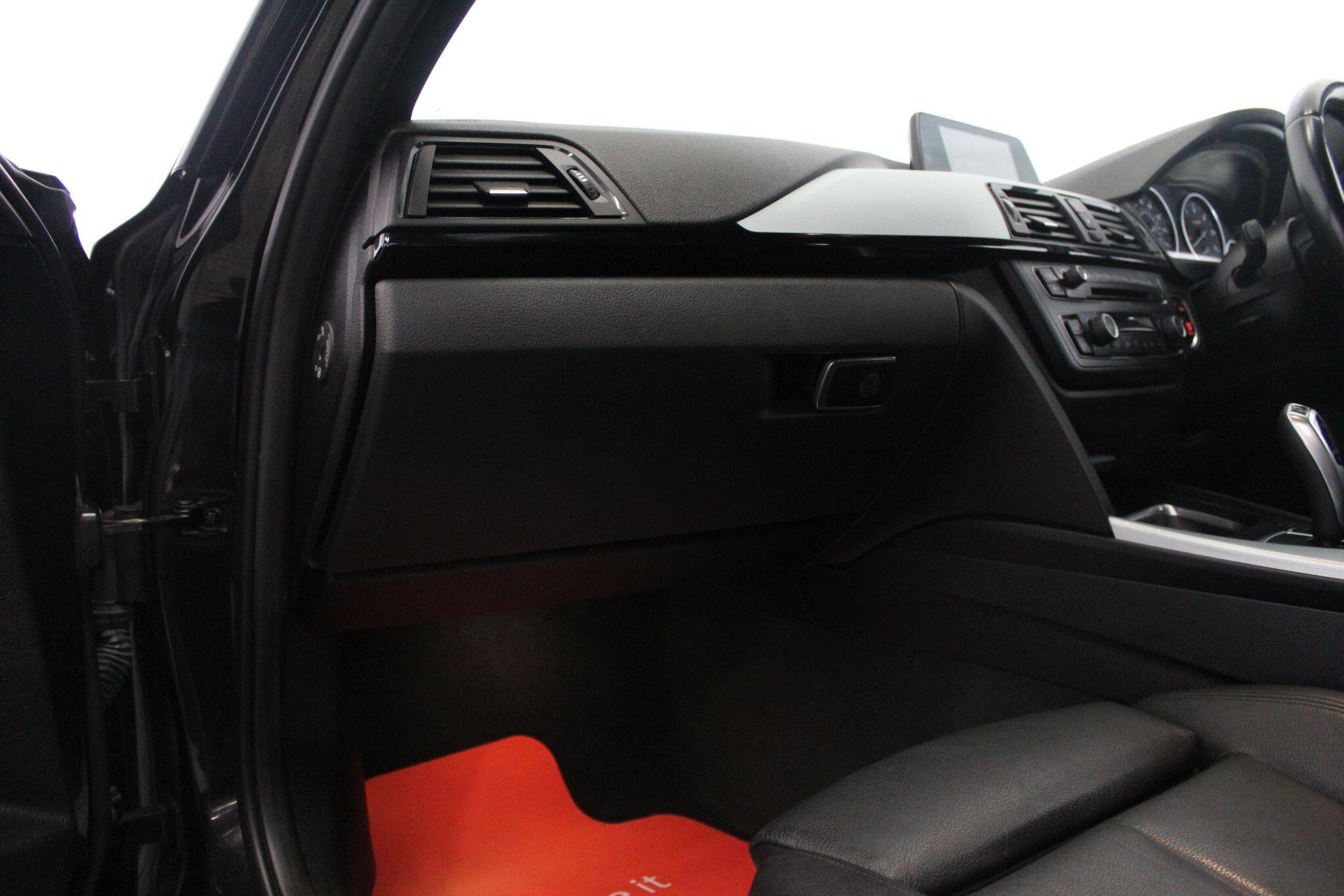 BMW 3 Series view 30