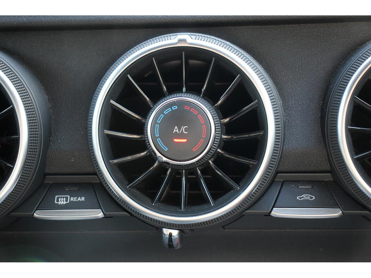 Audi TT view 21