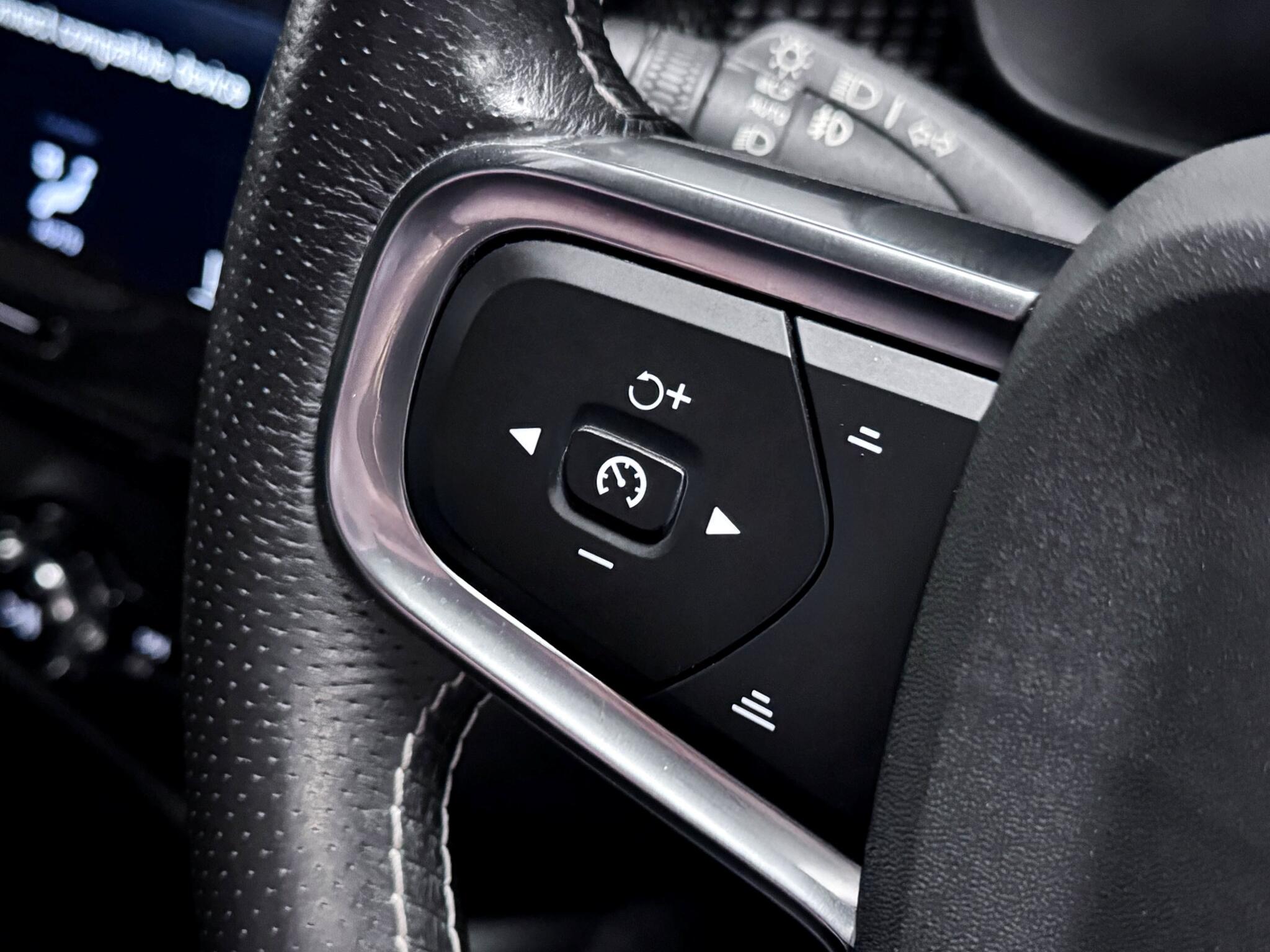 Volvo XC40 view 28