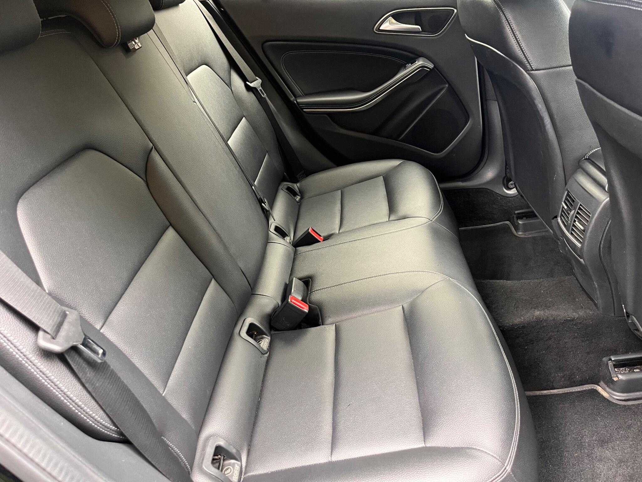 Mercedes-Benz Gla view 32