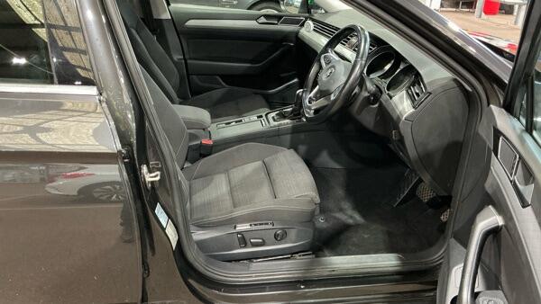 Volkswagen Passat view 5