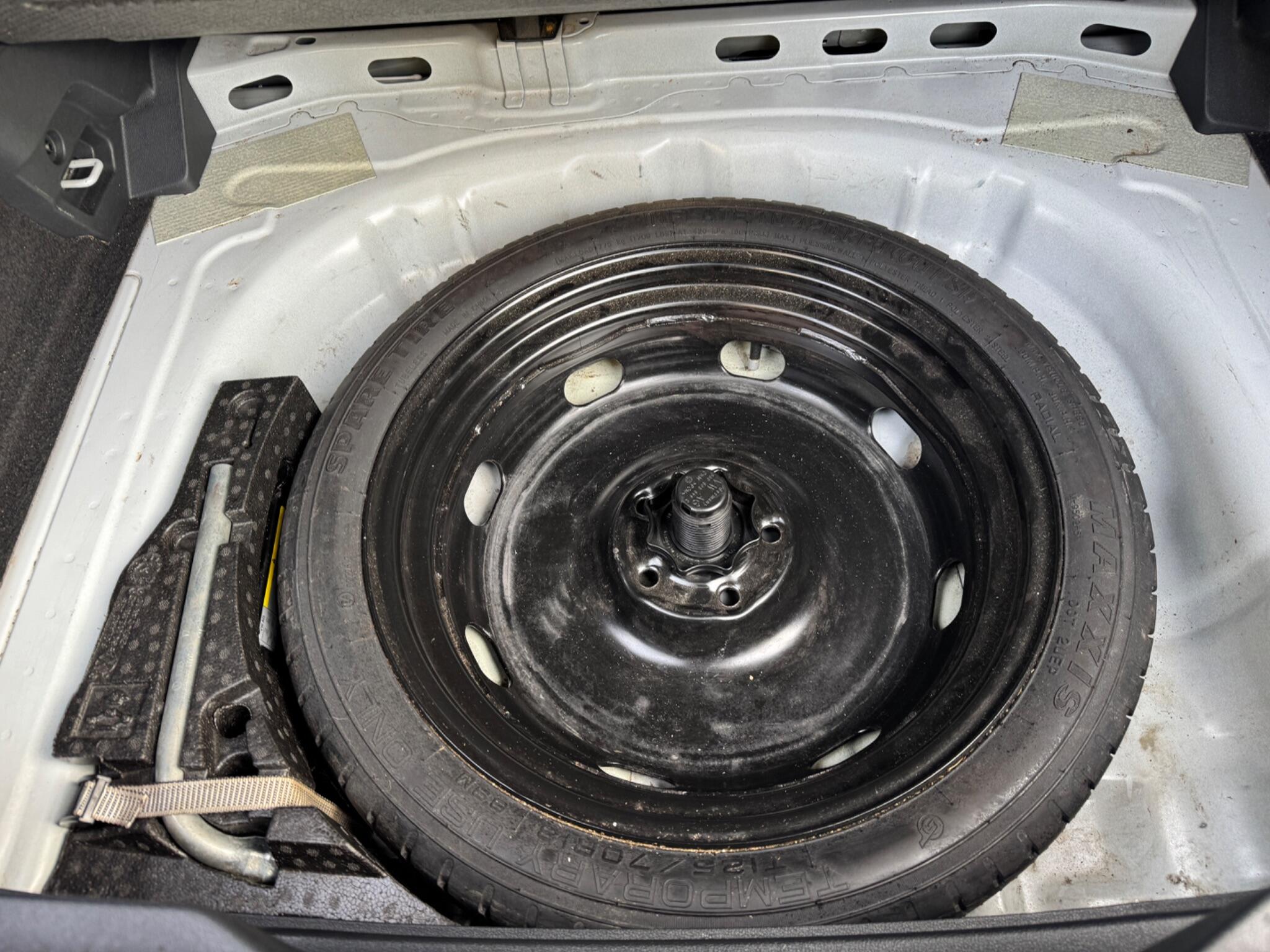 Volkswagen T-Roc view 50