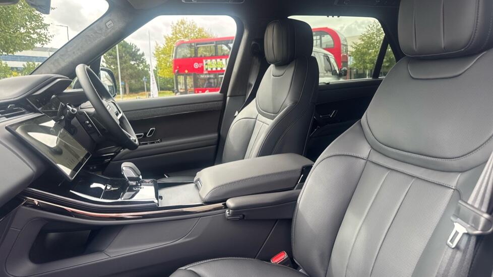 Land Rover Range Rover Sport view 3