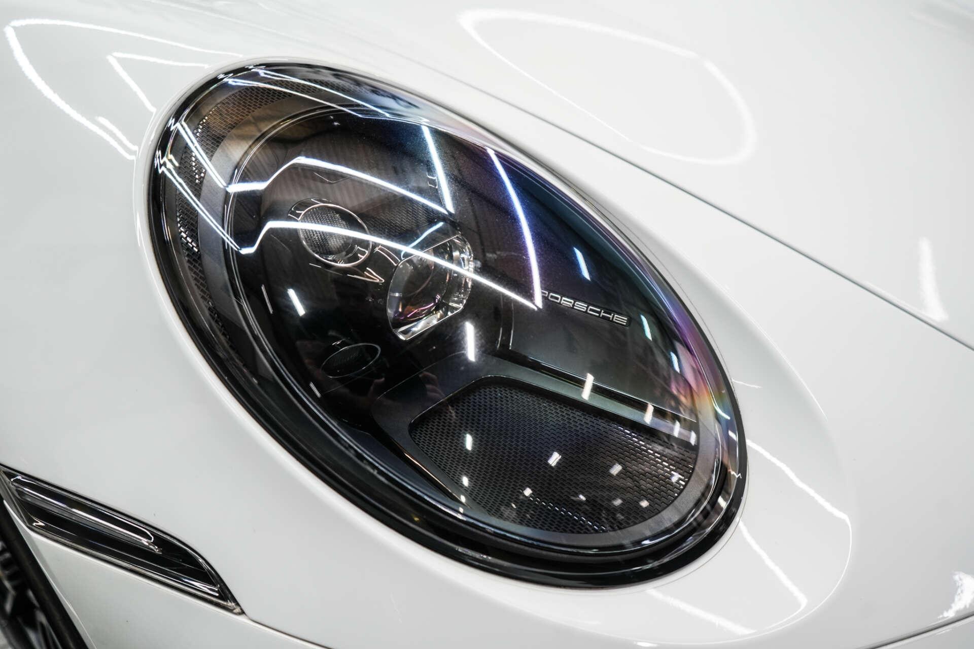 Porsche 911 view 10