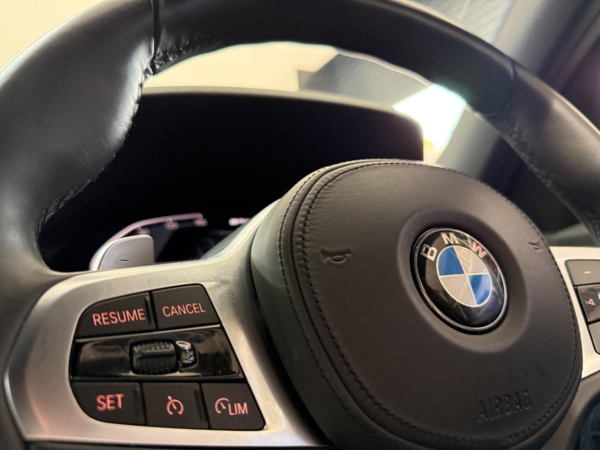 BMW 3 Series view 18