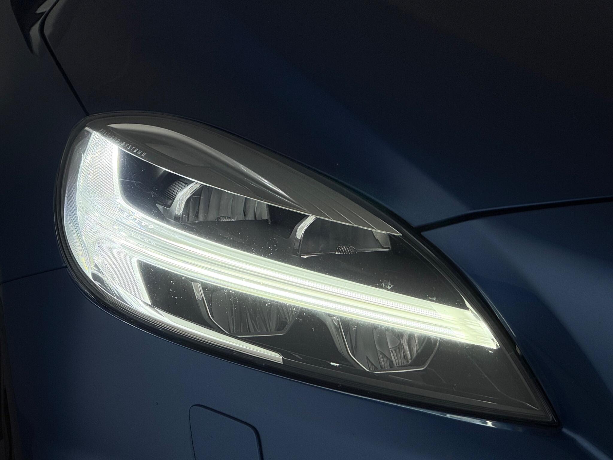 Volvo V40 view 10