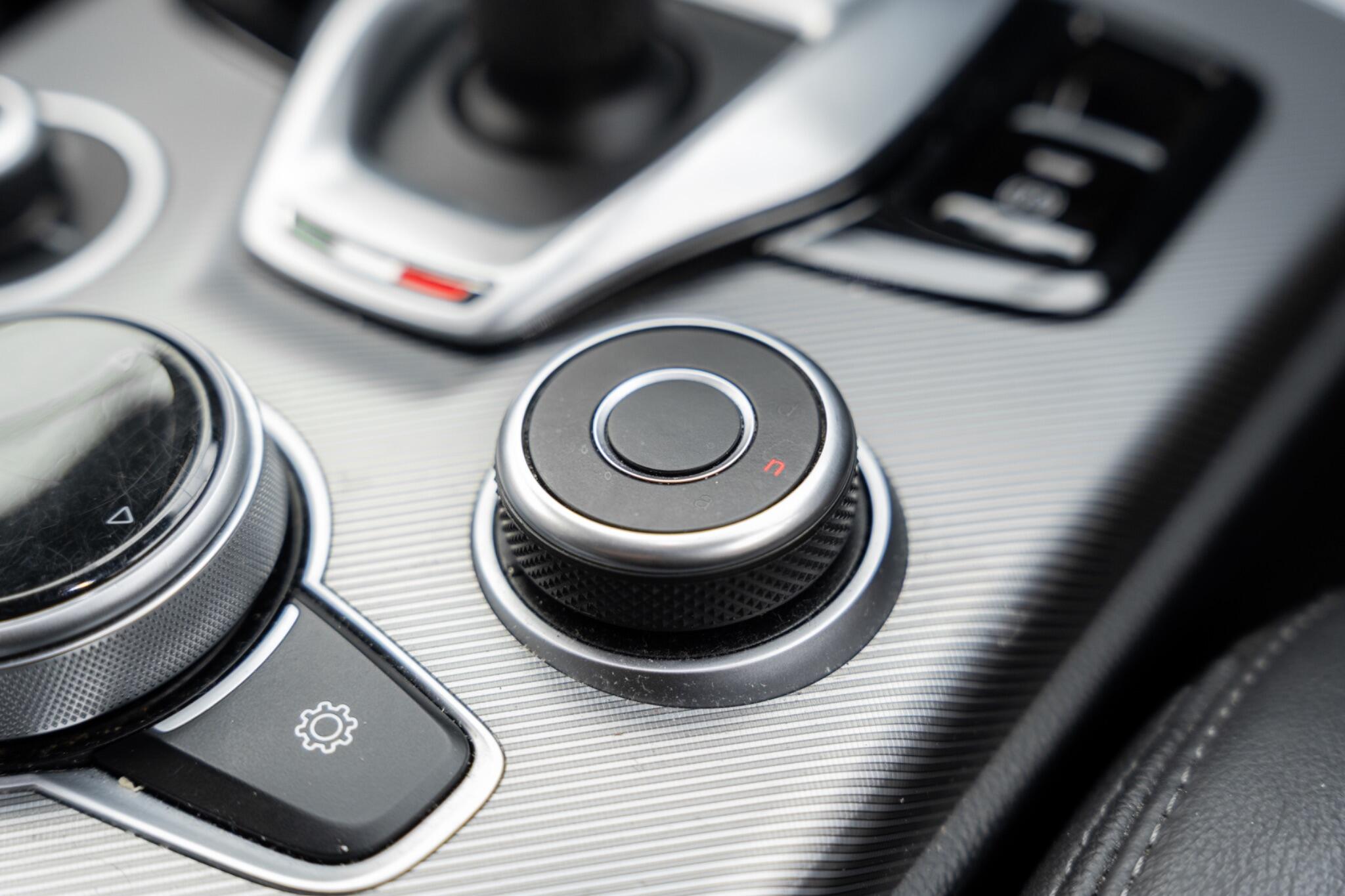 Alfa Romeo Stelvio view 28