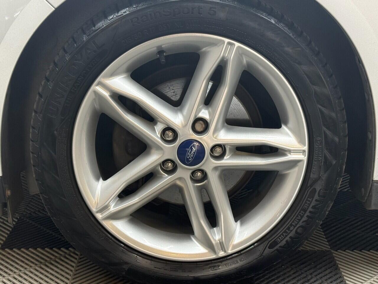 Ford C-Max view 4