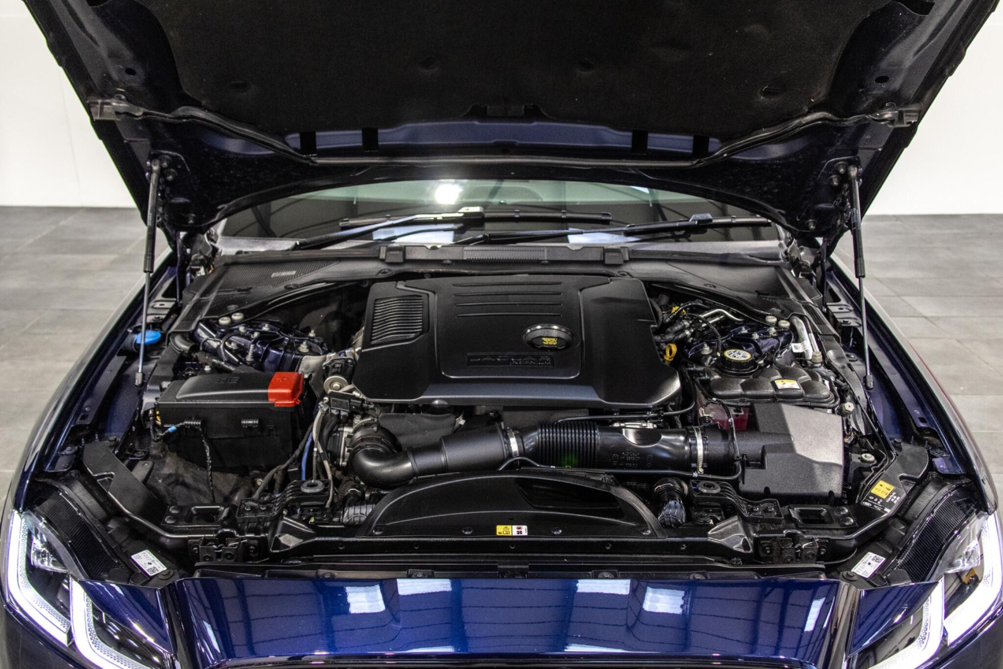 Jaguar XF view 40
