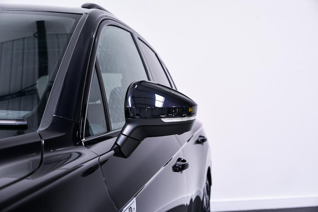 Volkswagen Touareg view 9