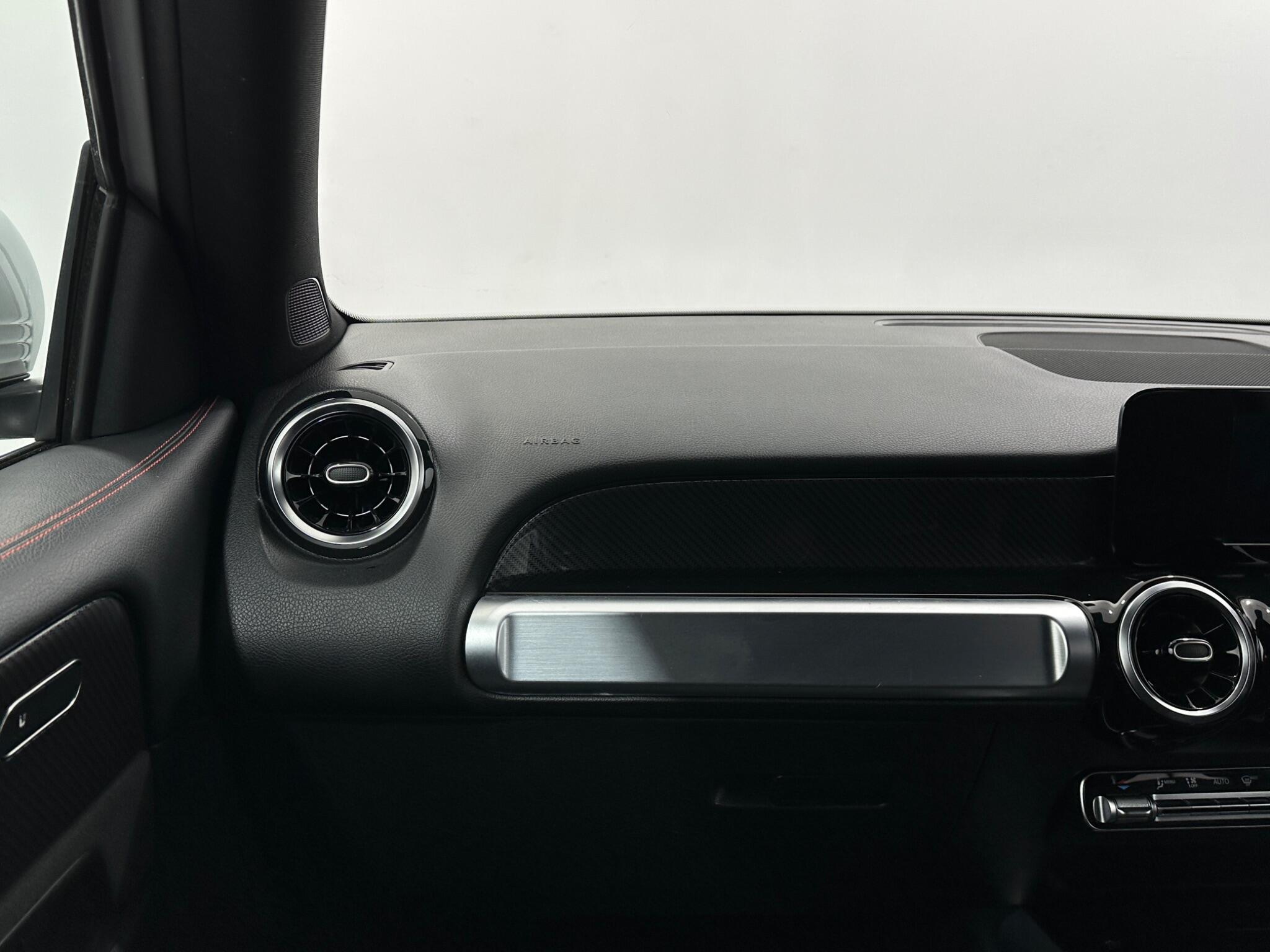 Mercedes-Benz GLB view 30