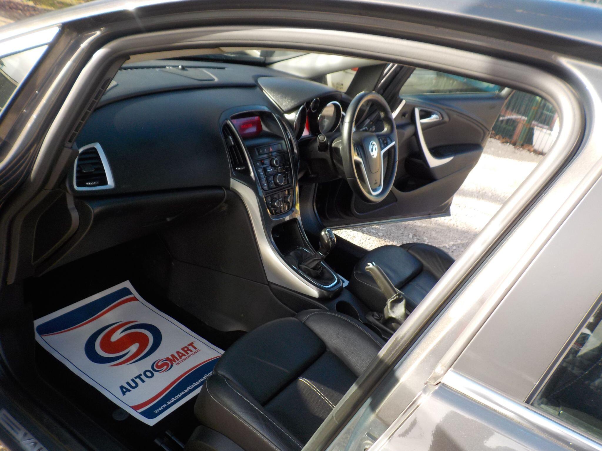 Vauxhall Astra 1.7 CDTi ecoFLEX 99g Elite Euro 5 (s/s) 5dr