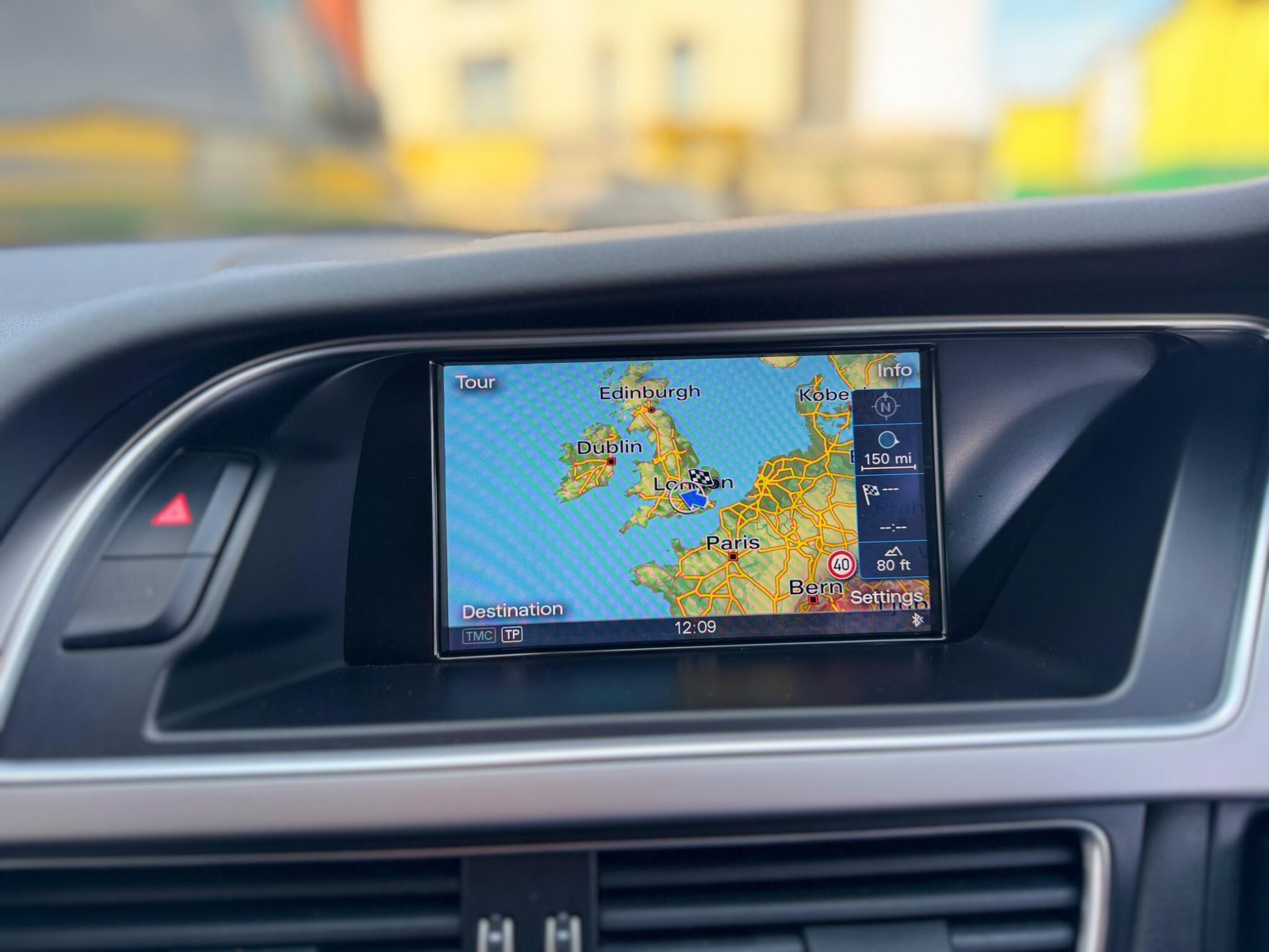 Audi A4 view 24