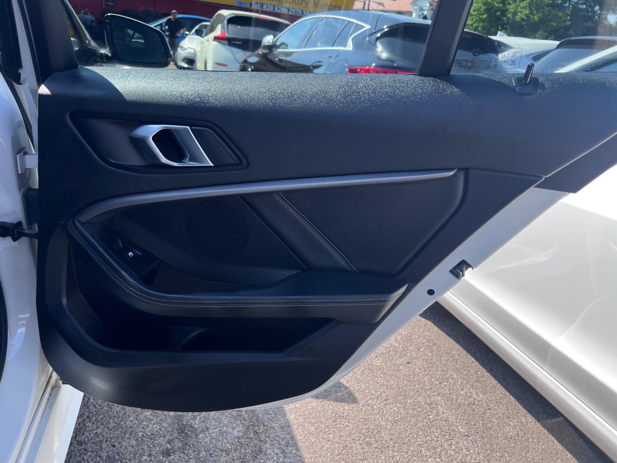 BMW 1 Series view 38