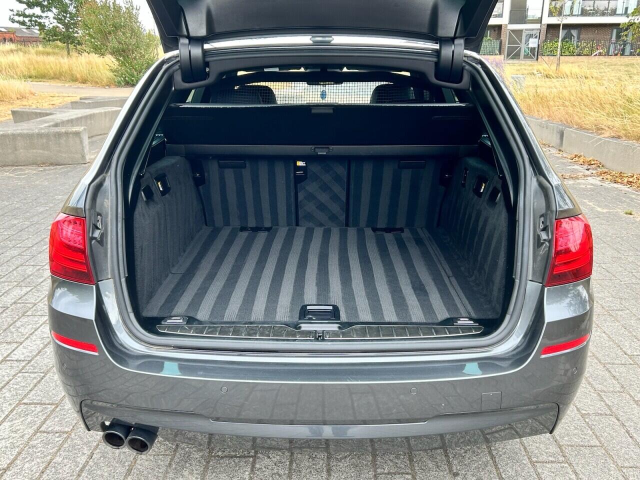BMW 5 Series view 18