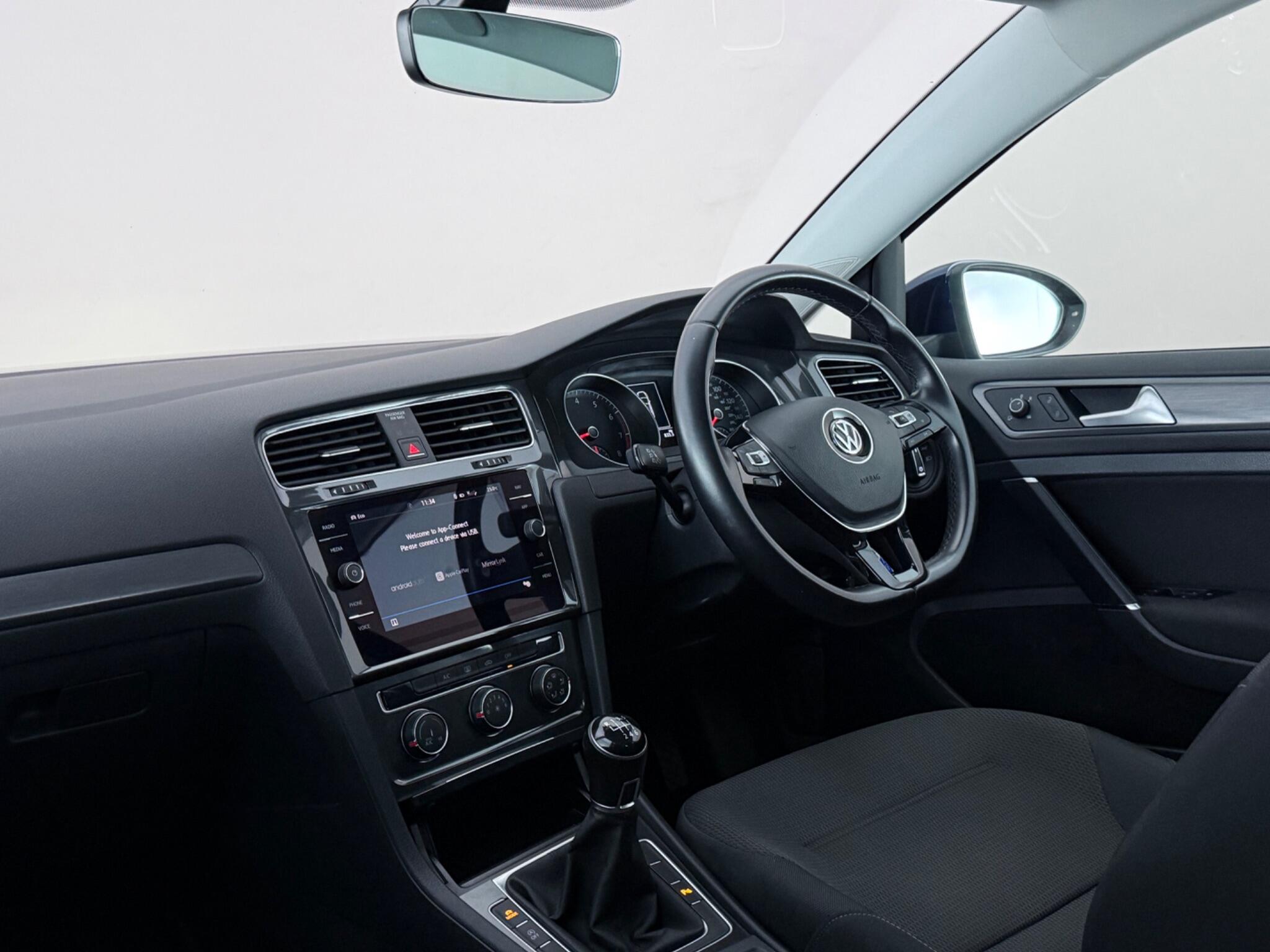 Volkswagen Golf view 4
