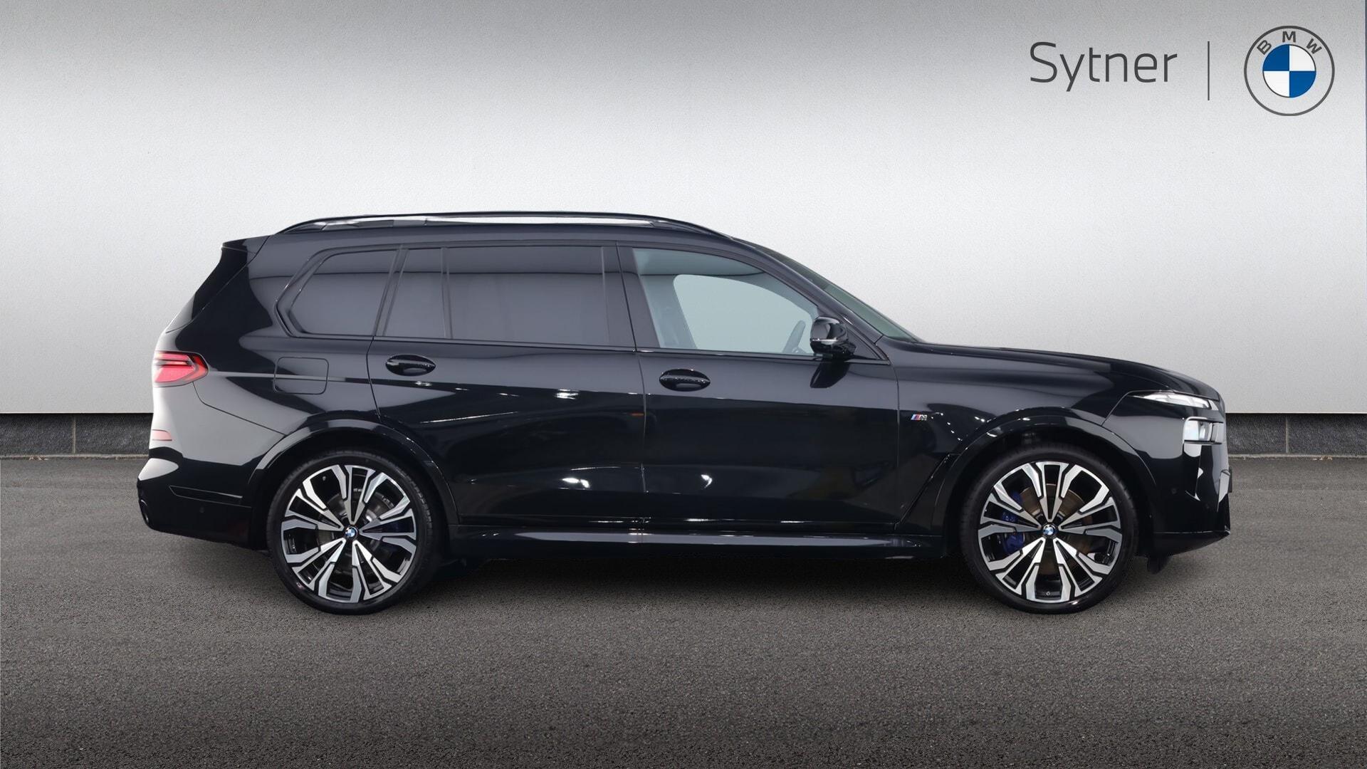 BMW X7 view 3